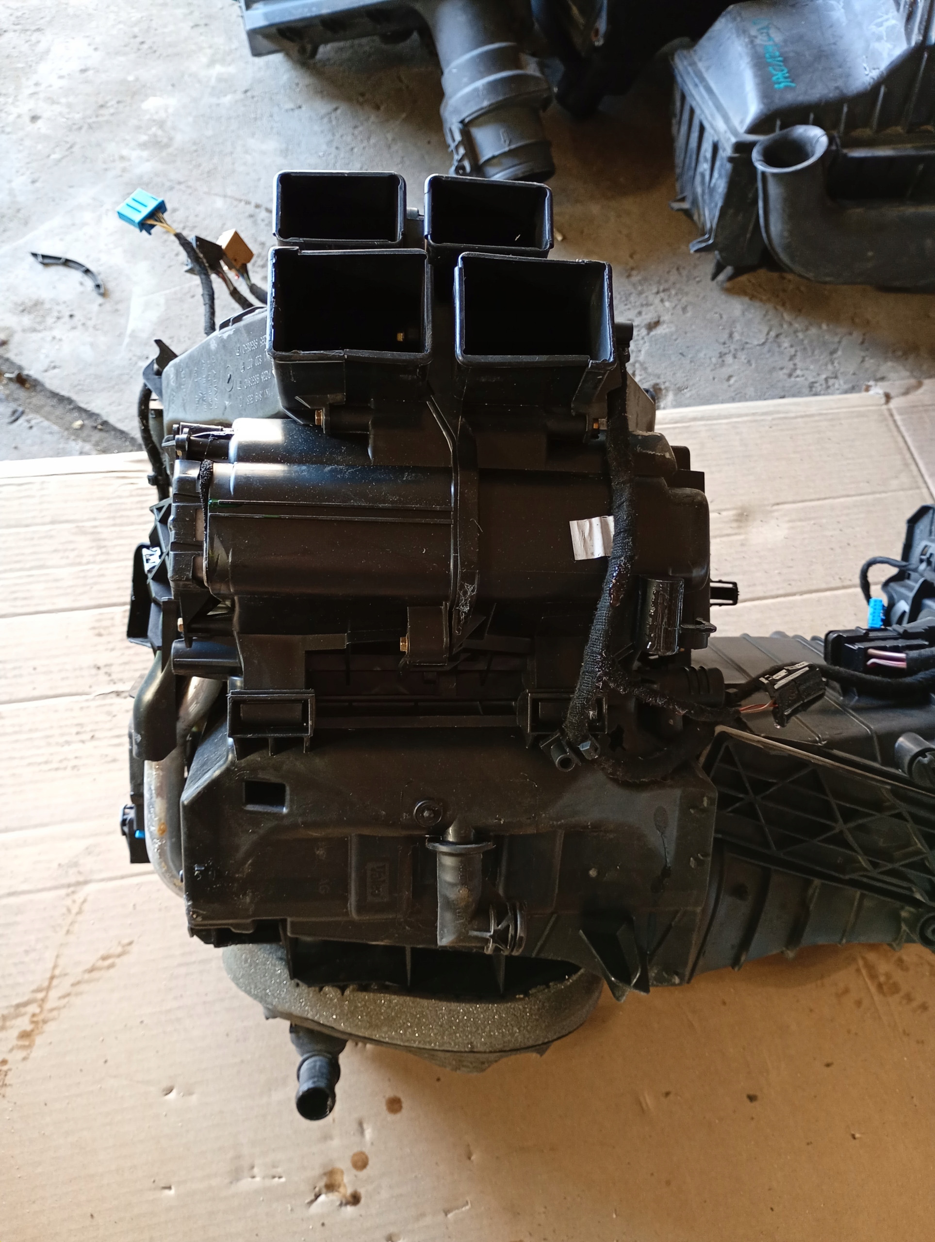 радиатор отопителя vw Caddy II Variant (9K9B) 1K1820303B 1.97дизель 47kW 2007