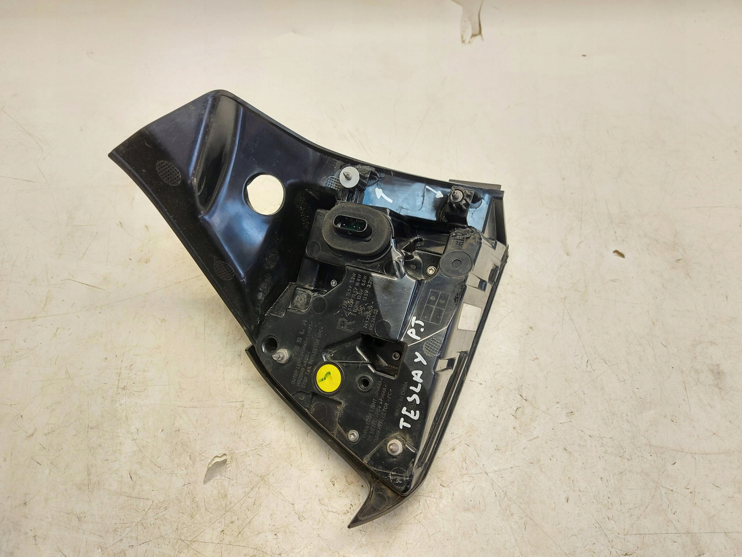 TESLA MODEL Y 2022r light right rear part rear