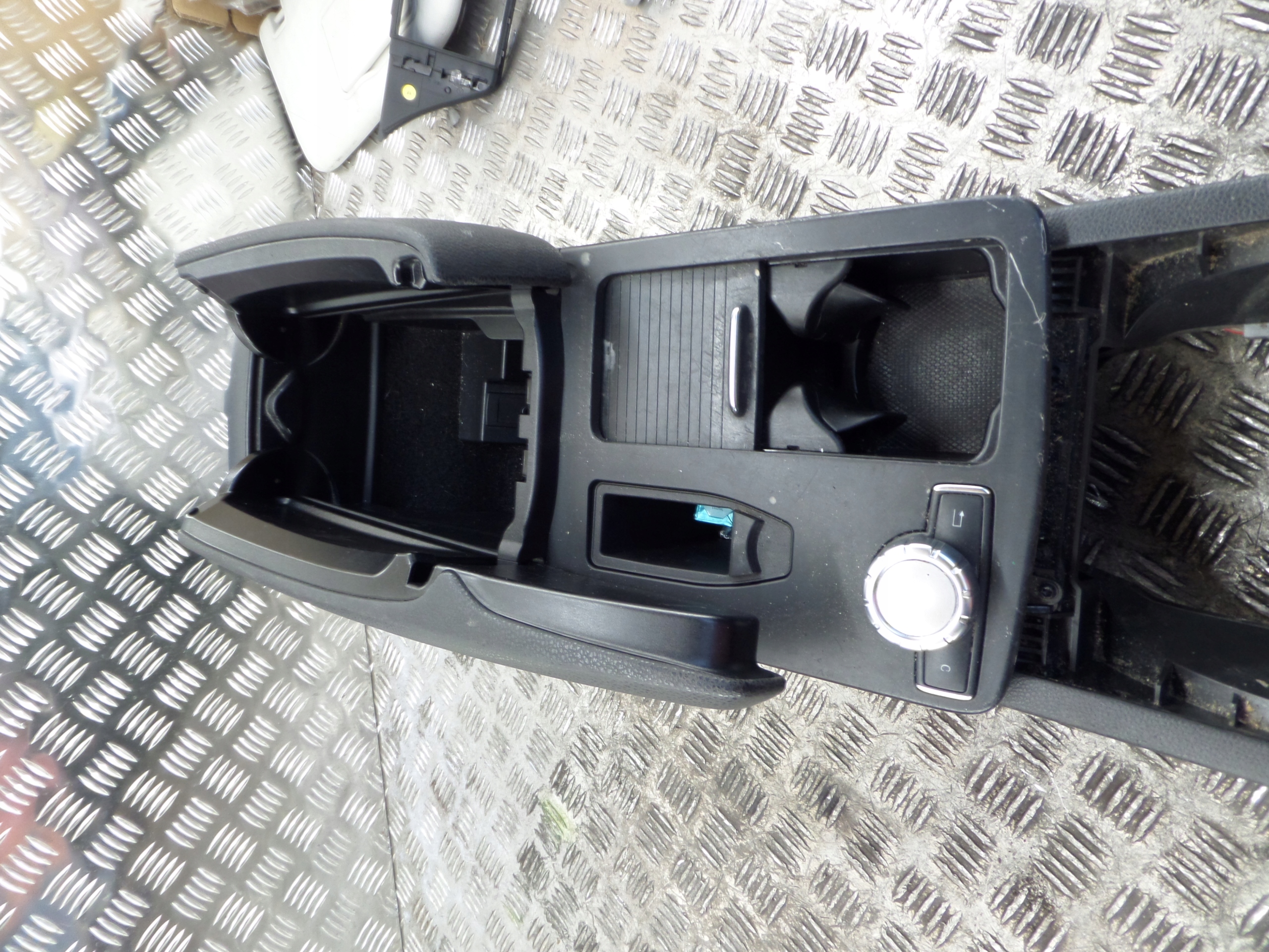 mercedes w204 armrest tunel central anglik