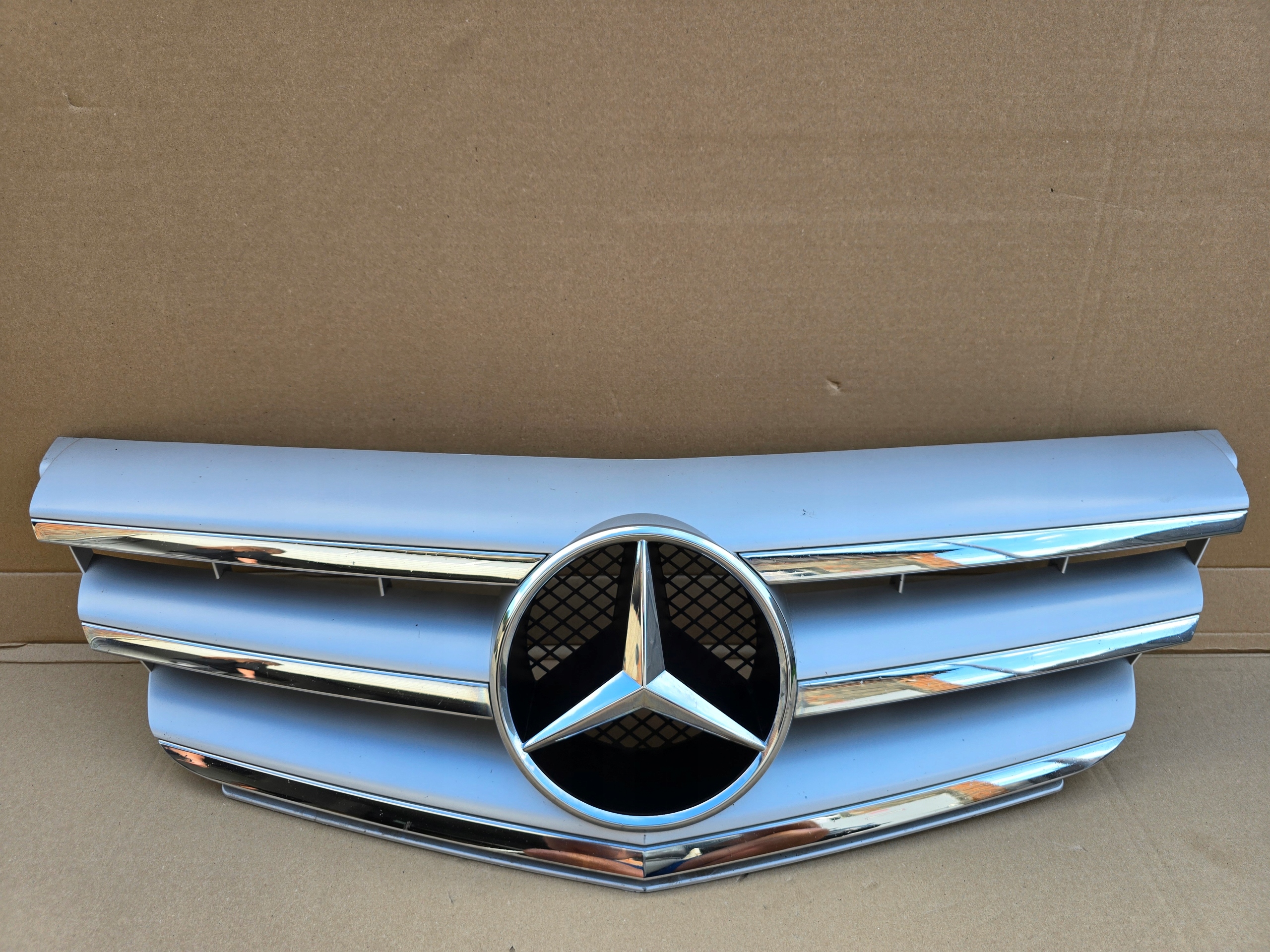 Mercedes-Benz B-Klasse W245 Kühlergrill FRONTGRILL Kühlergitter A1698881660 - Thumbnail 1