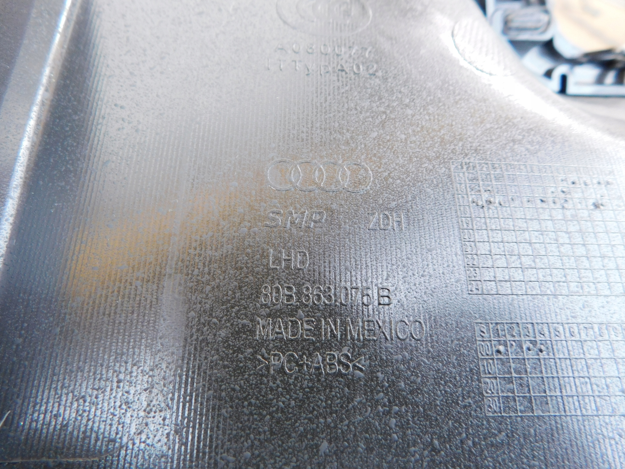 Audi Q5 80A cover plastic covering below deske steering wheel, 80B863075