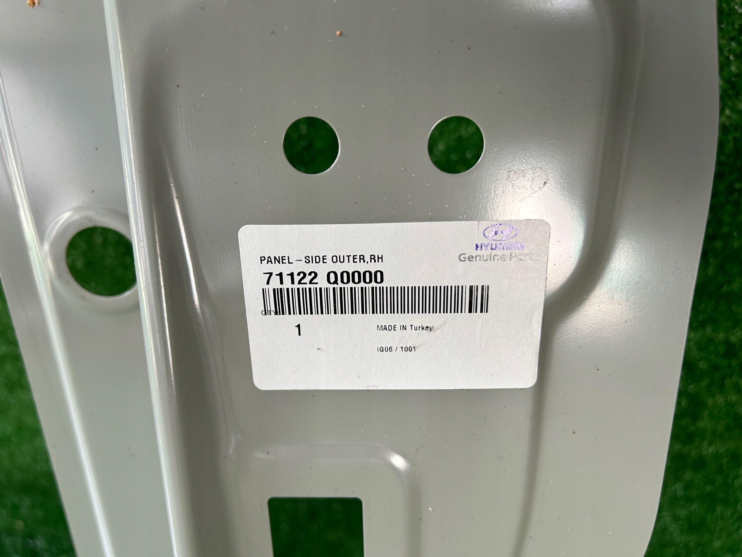 Hyundai I20 3 III 20- pillar side bok right