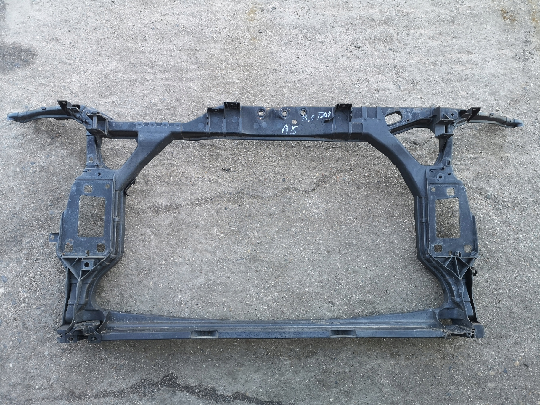 AUDI A5 A4 B8 PAS PRZEDNI WZMOCNIENIE RAMKA PRZÓD