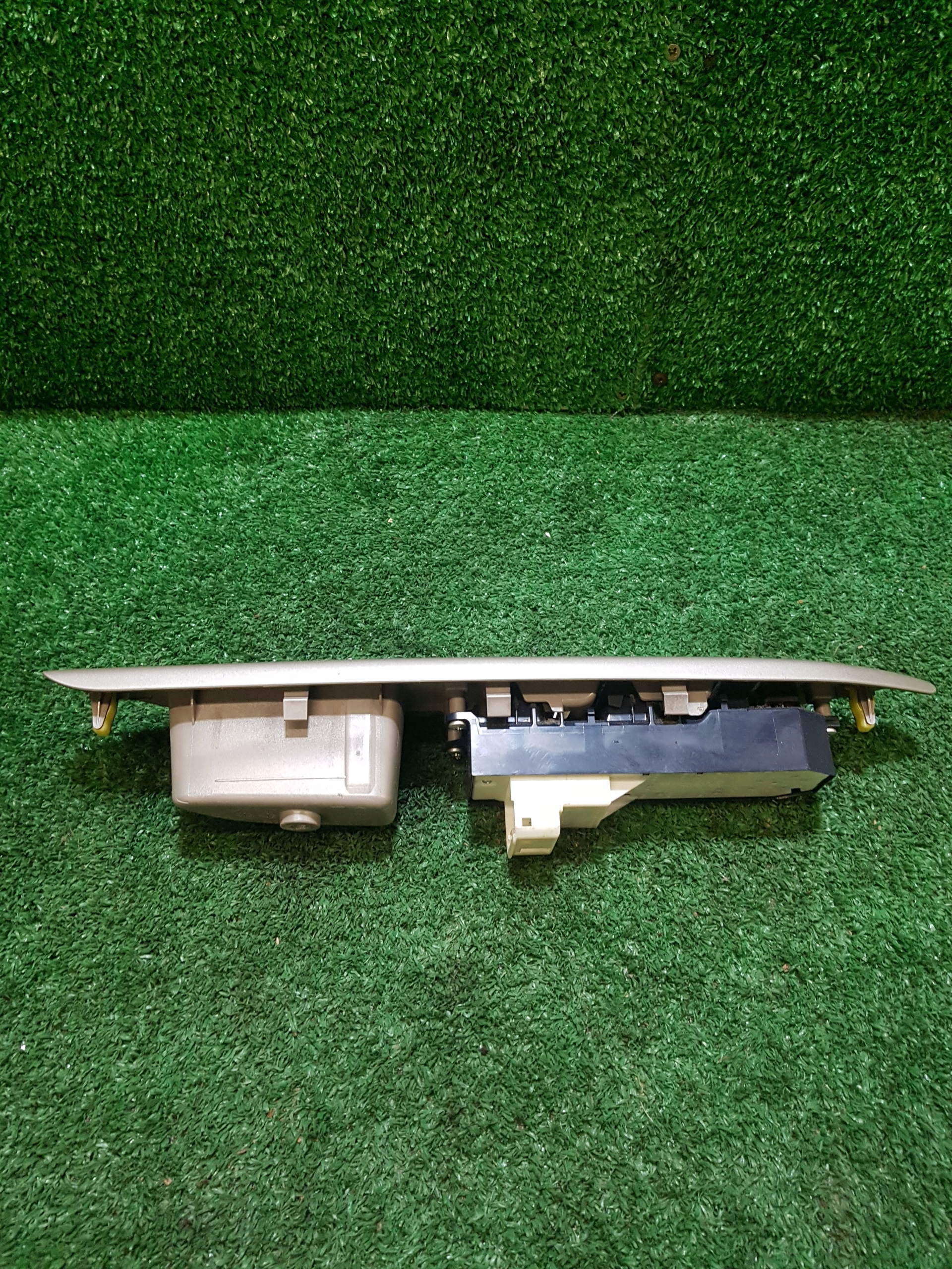 control panel of the window driver´s TOYOTA YARIS 2 74232-52520