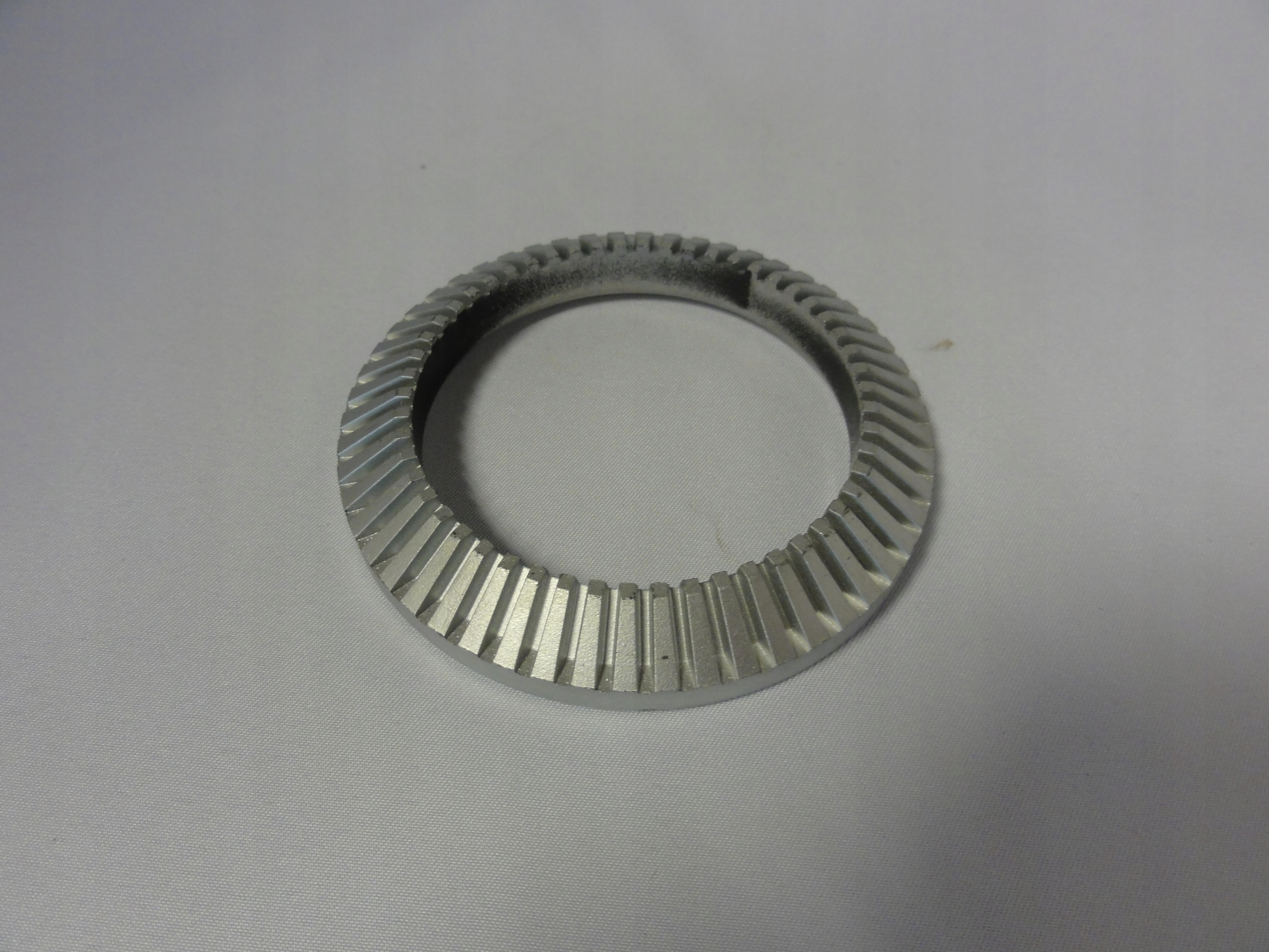 KORONKA PIERŚCIEŃ BIEŻNIA ABS VOLKSWAGEN LT TYŁ Producent części Mercedes-Benz OE