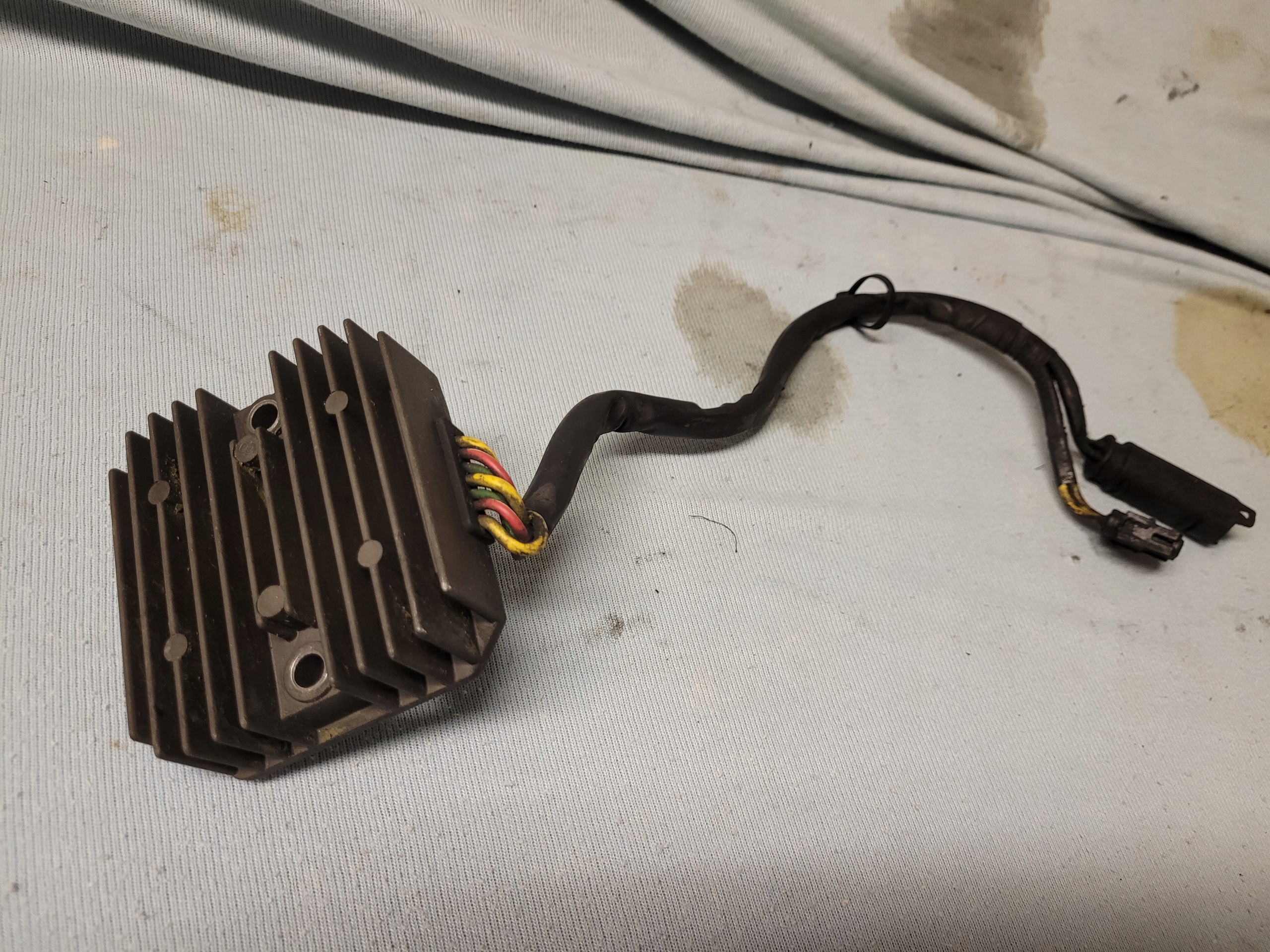 BMW F 650 GS 2003r регулятор напряжения