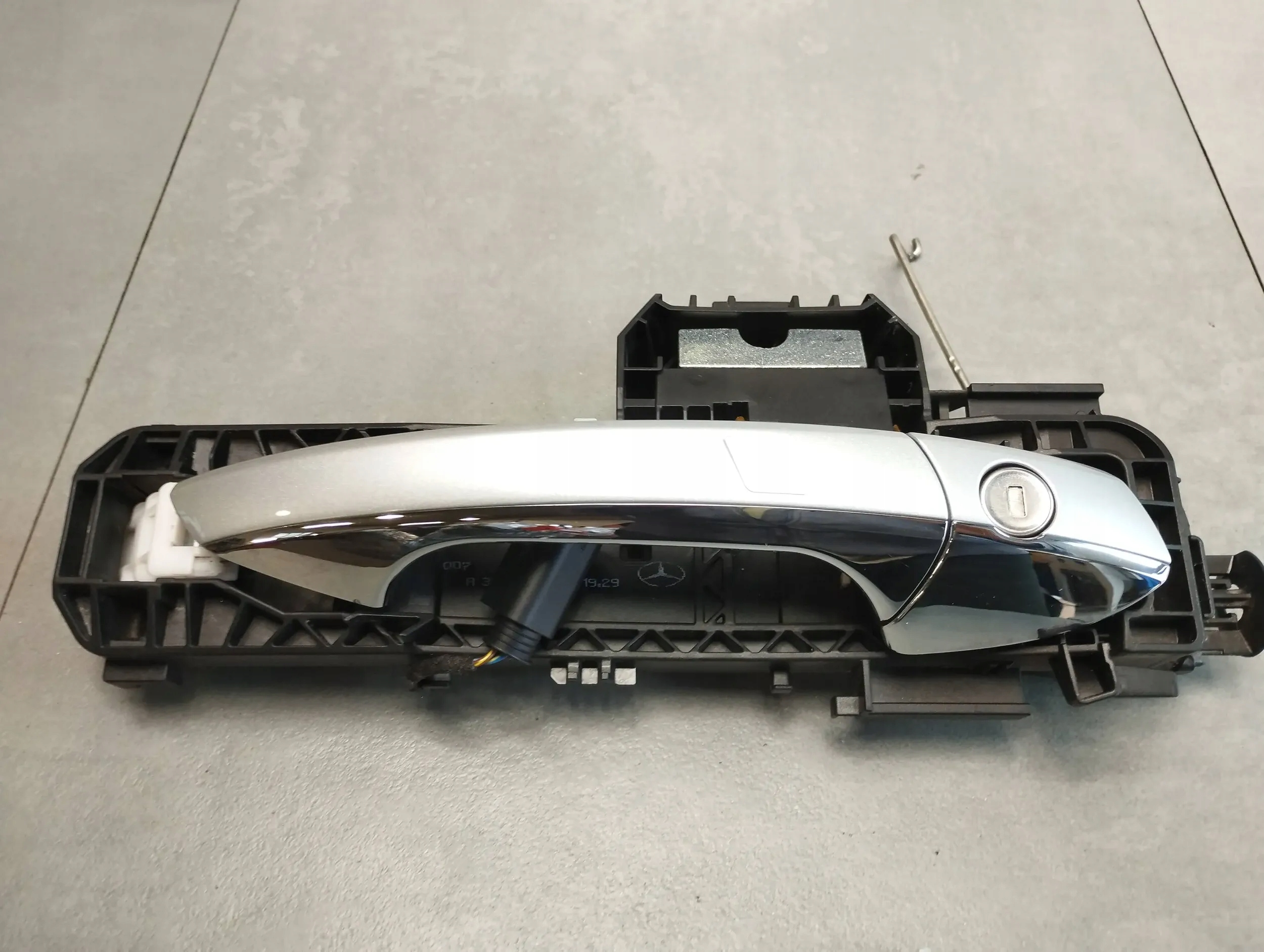 Mercedes-Benz CLS C218 handle right front KEYLESS A2047602634 775 UK