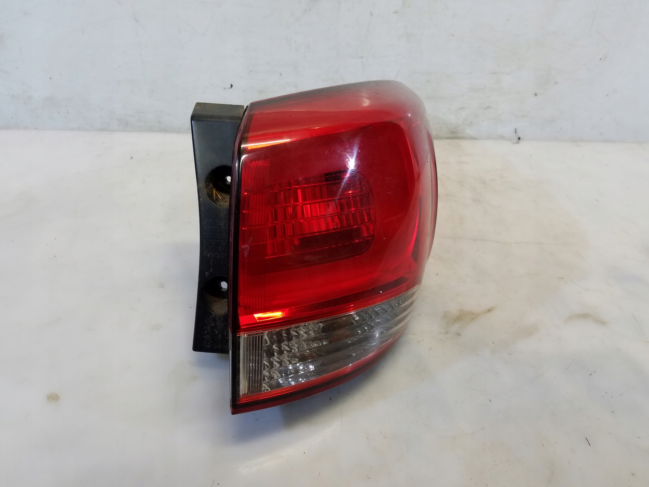 фонарь правый kia CARENS IV