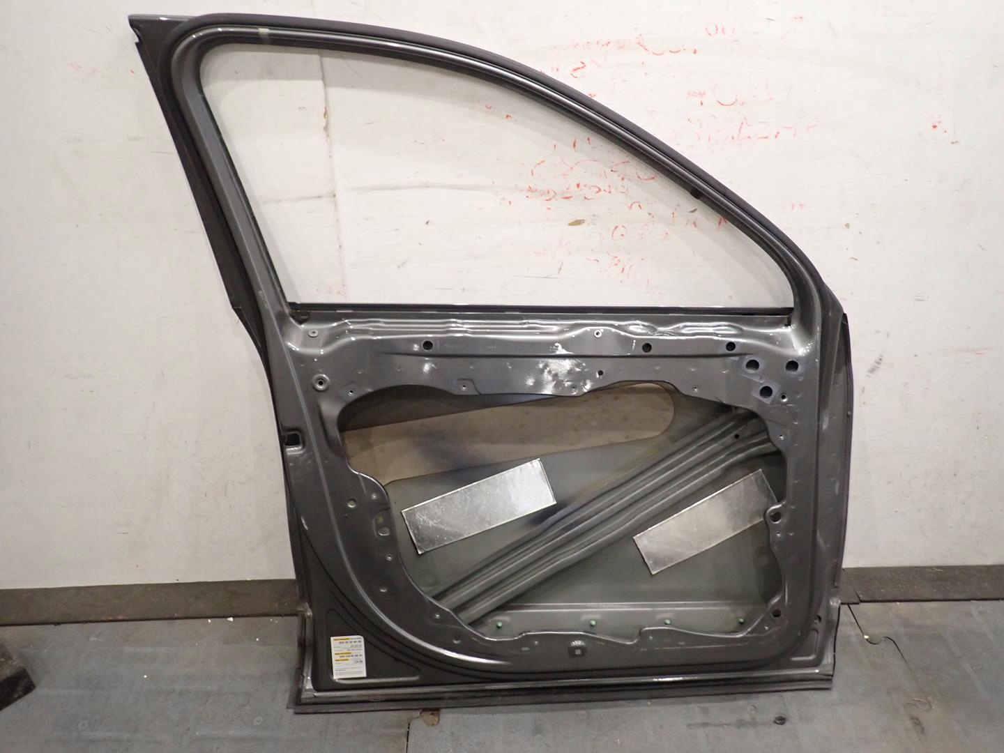 door front front left VW TOUAREG II CAYENNE 2010- 7P0831311
