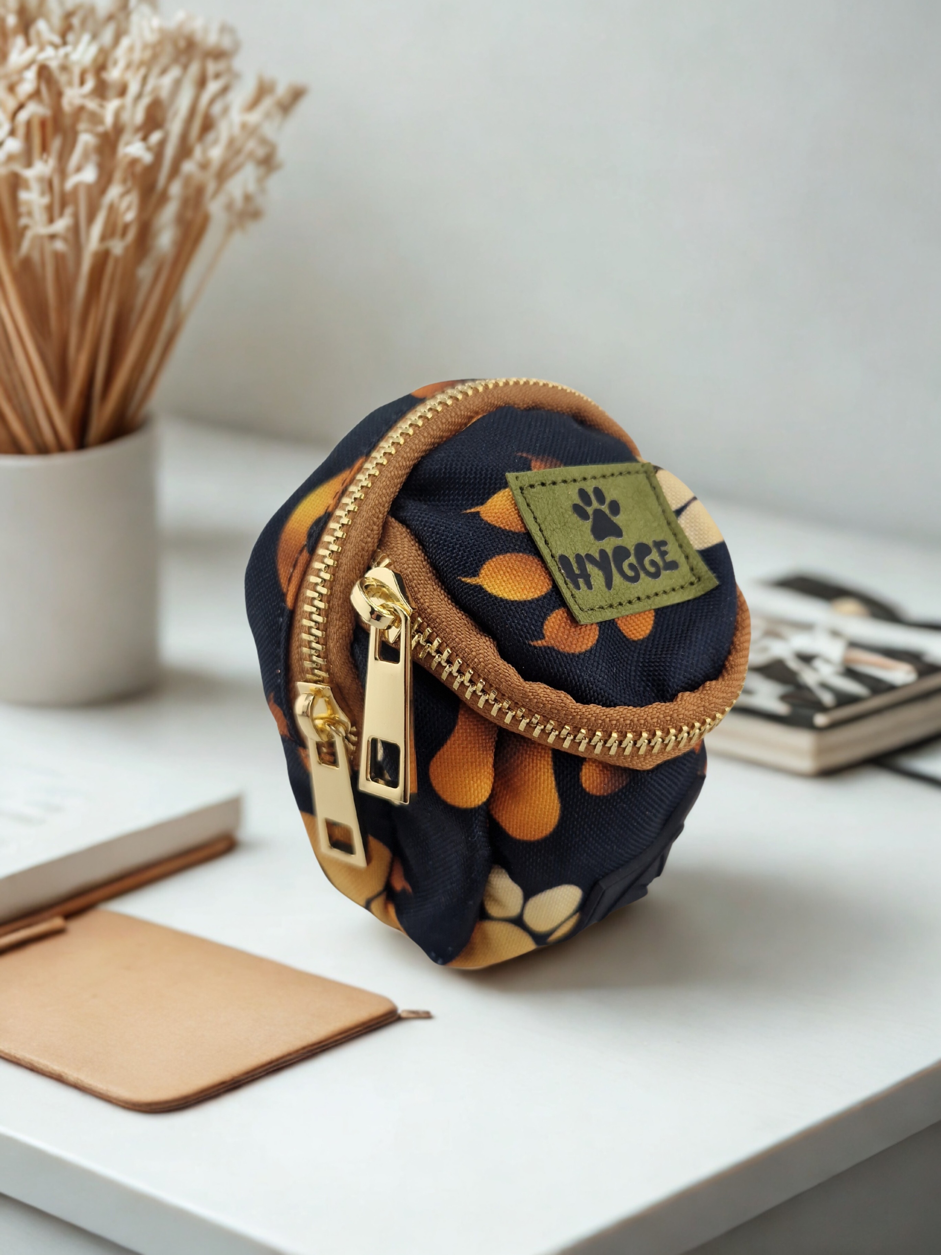 Levně Prémiová vycházková taška na pamlsky, kabelky a drobnosti Unikátní