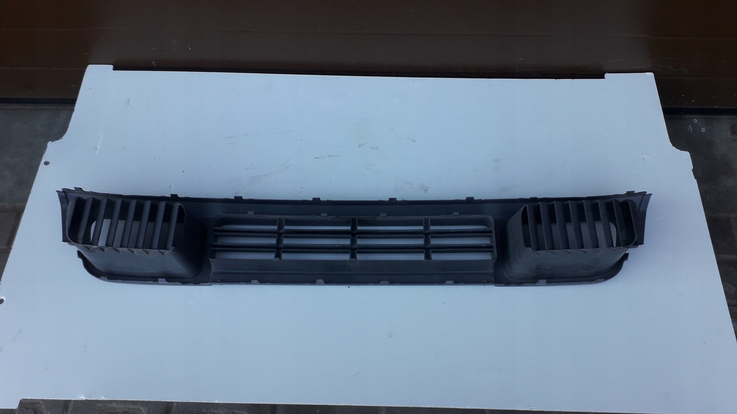 VW T5 grid of a bumper 7H0807719