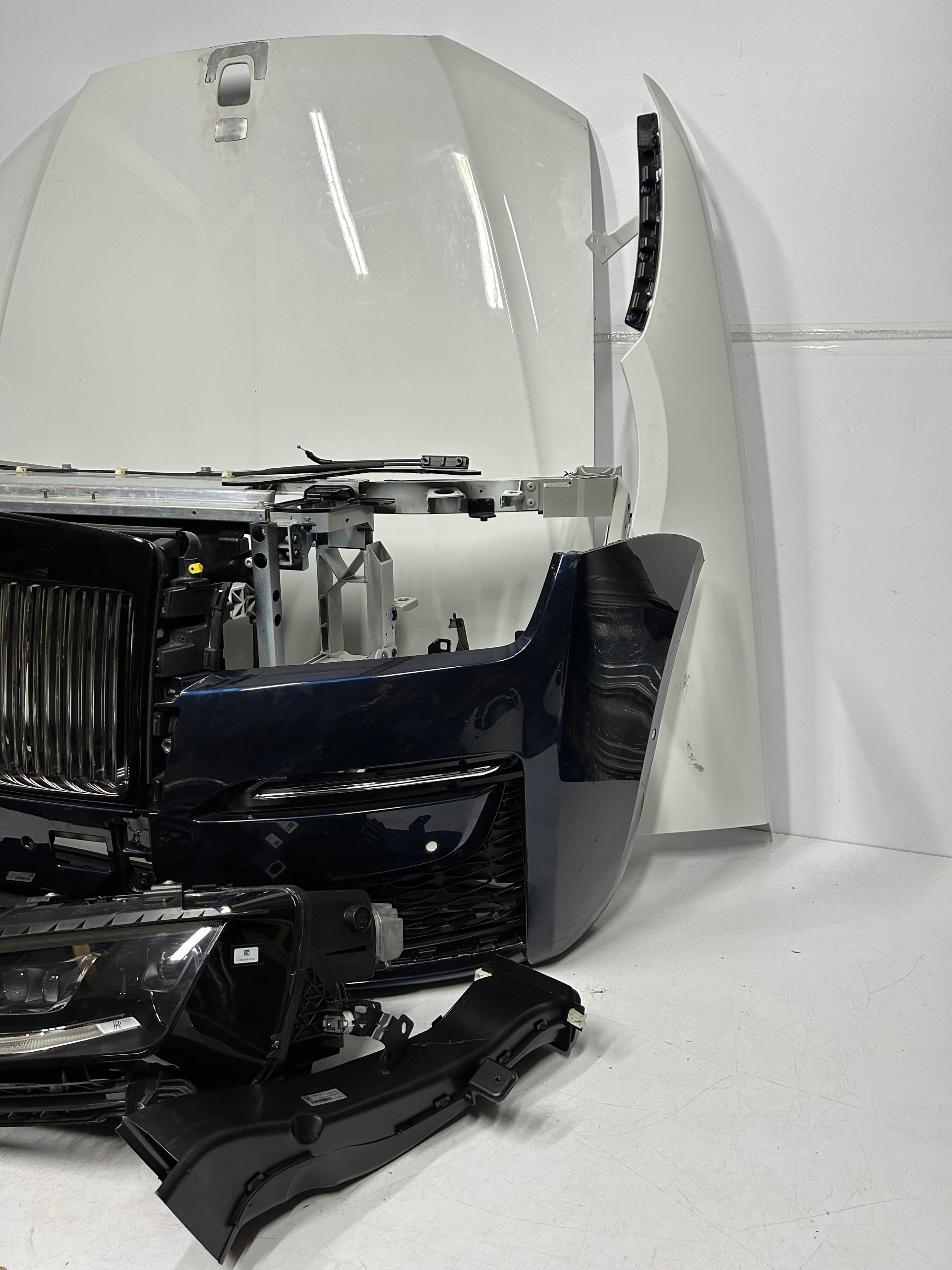 Rolls Royce Ghost II 2020- bonnet bumper light support panel for radiators fender