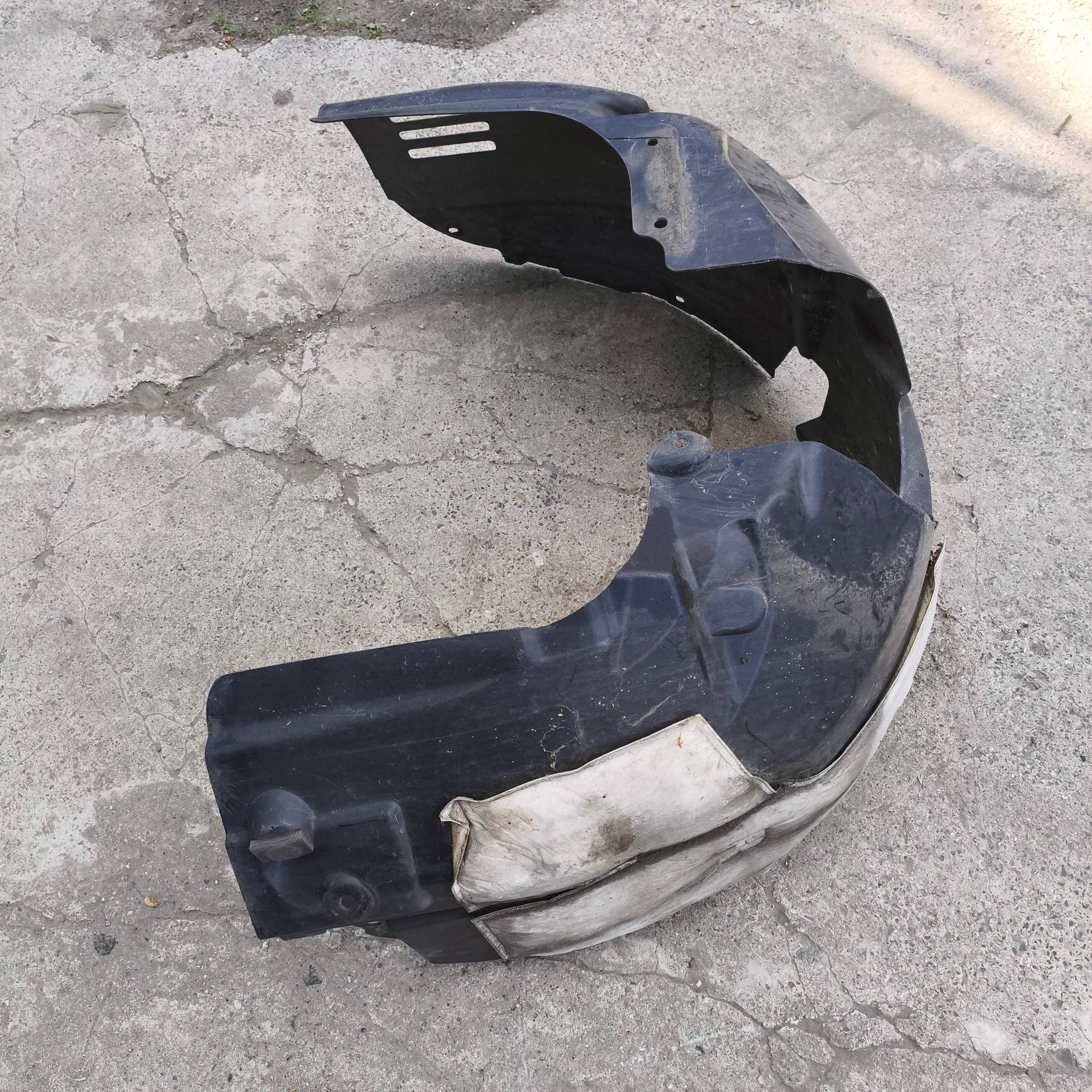 Ford Fiesta MK7 LIFT mudguard front right oryginalne