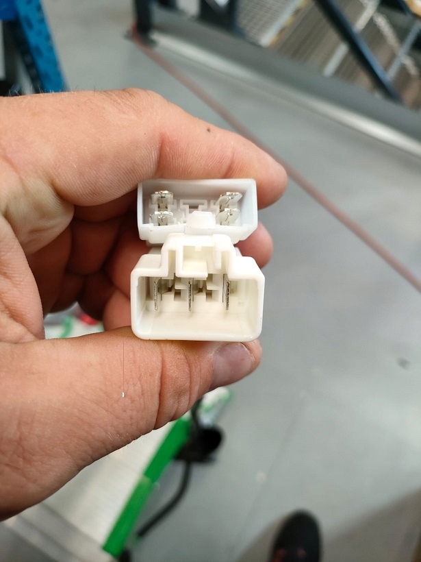 ELECTROSPORT REGULATOR NAPIĘCIA HONDA CBR 600 F4I (01-06) (PRZEWÓD 80CM) Marka ElectroSport