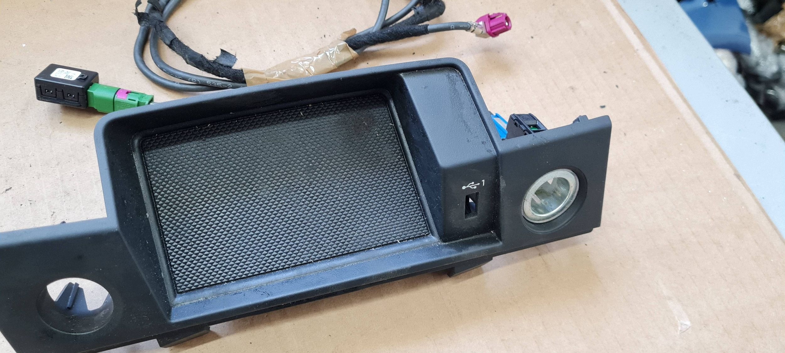 Q5 SQ5 80A LIFT PANEL cap adapter USB PORT 80B864131A