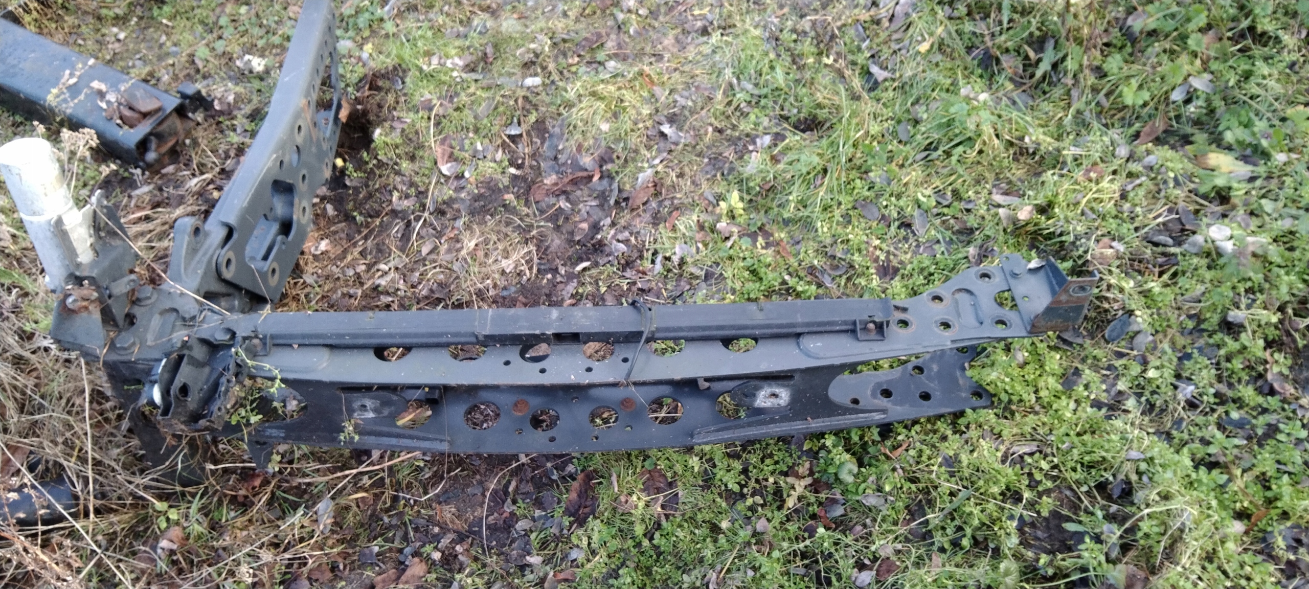 BELKA WZMOCNIENIE RAMY MERCEDES ACTROS MP4