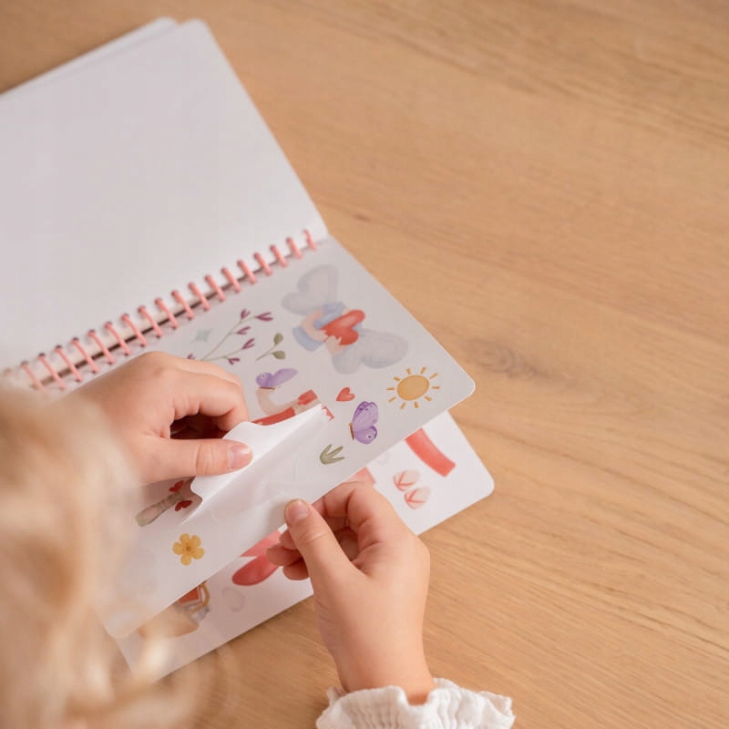 LITTLE DUTCH Zeszyt z naklejkami Ubieranka Rosa & friends Kod producenta 125414