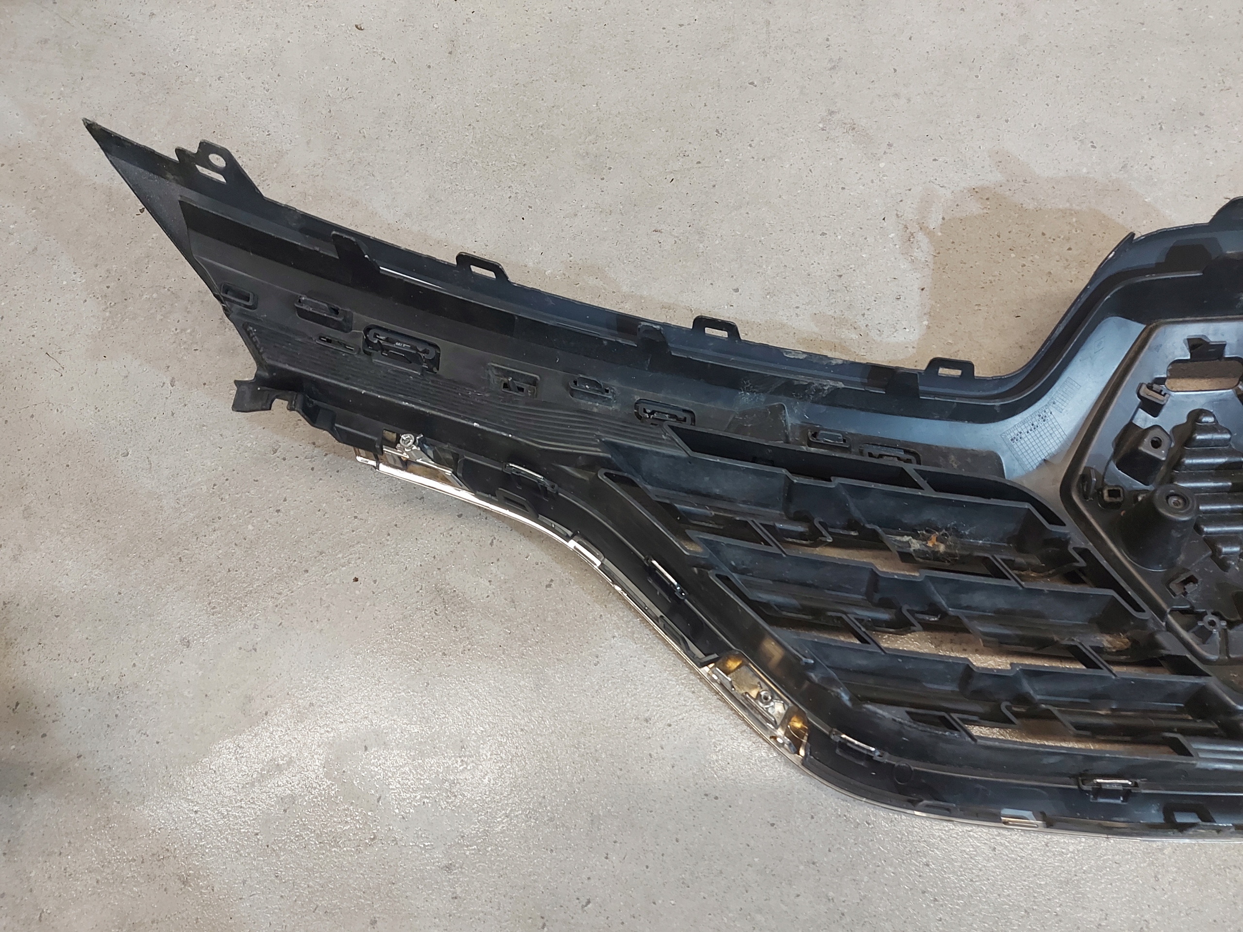 решетка радиатора renault CAPTUR II 2 623105565R