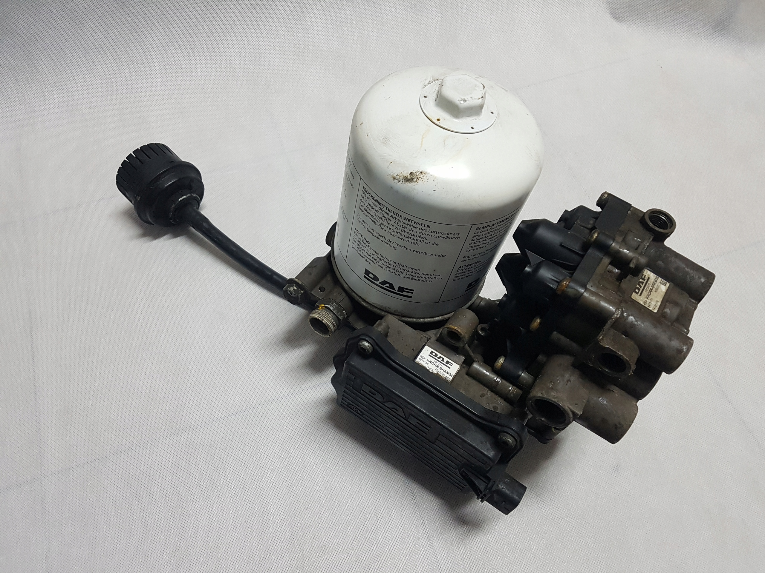 1952364732 - ОСУШУВАЧ БАЗА ПОВІТРЯНОГО ФІЛЬТРА КОМПЛЕКТ. DAF XF 106