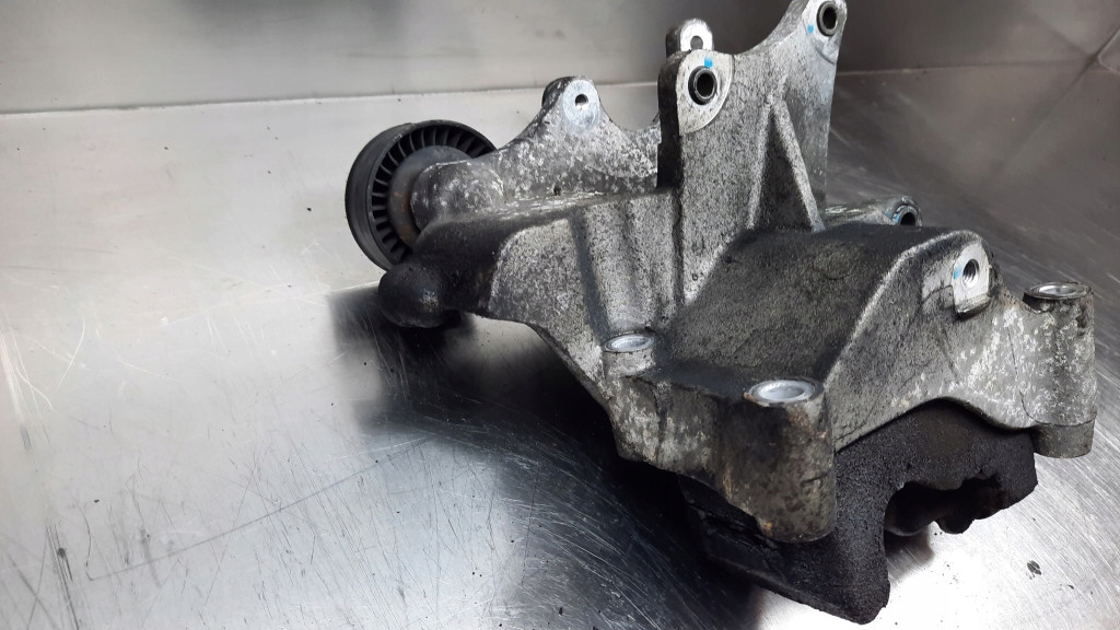 лапа Двигателя kia CARENS II 2.0 04R