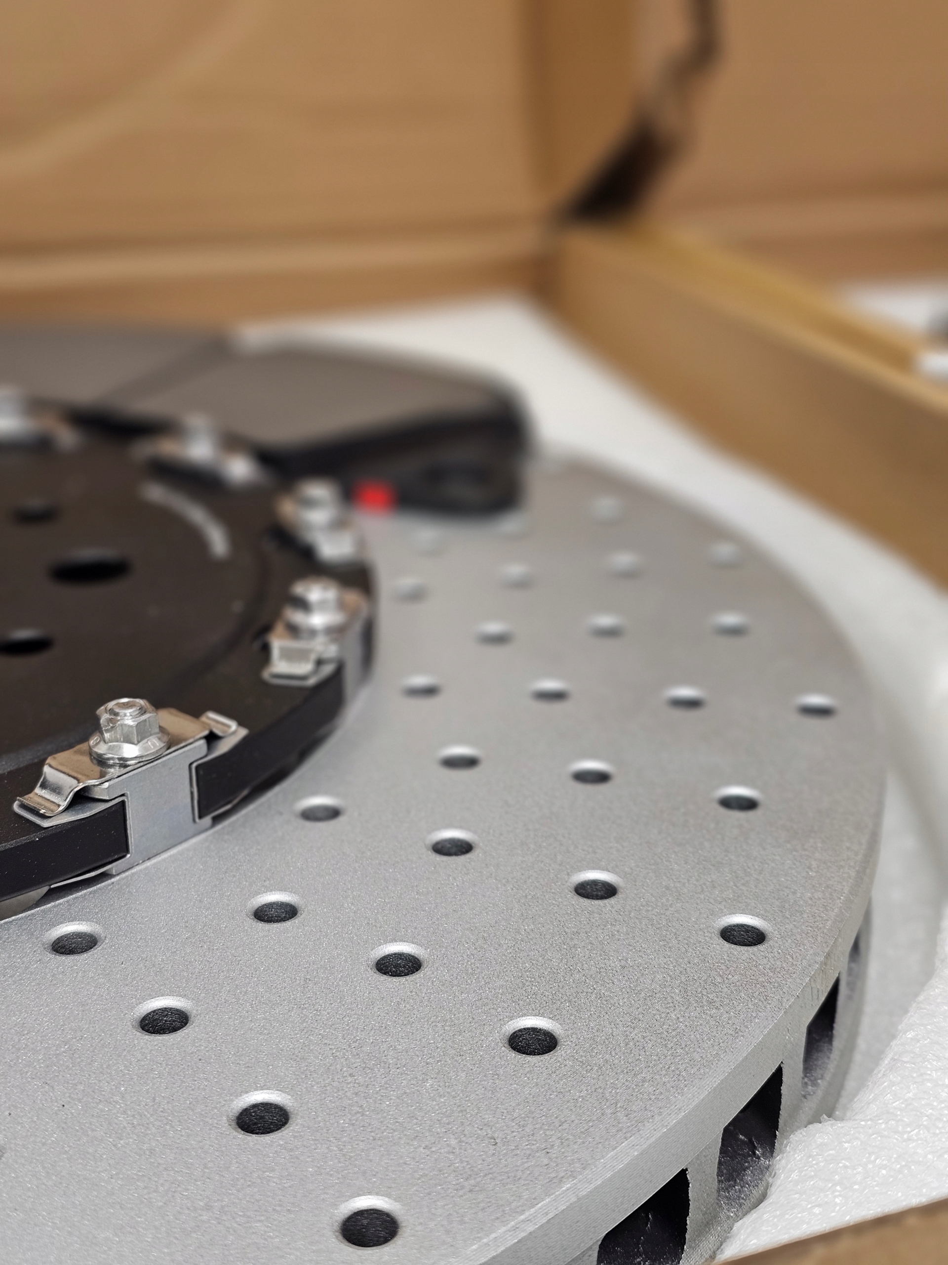 Konwersja CERAMIKA -> STAL Komplet Tarcze Klocki Ferrari Roma - galeria