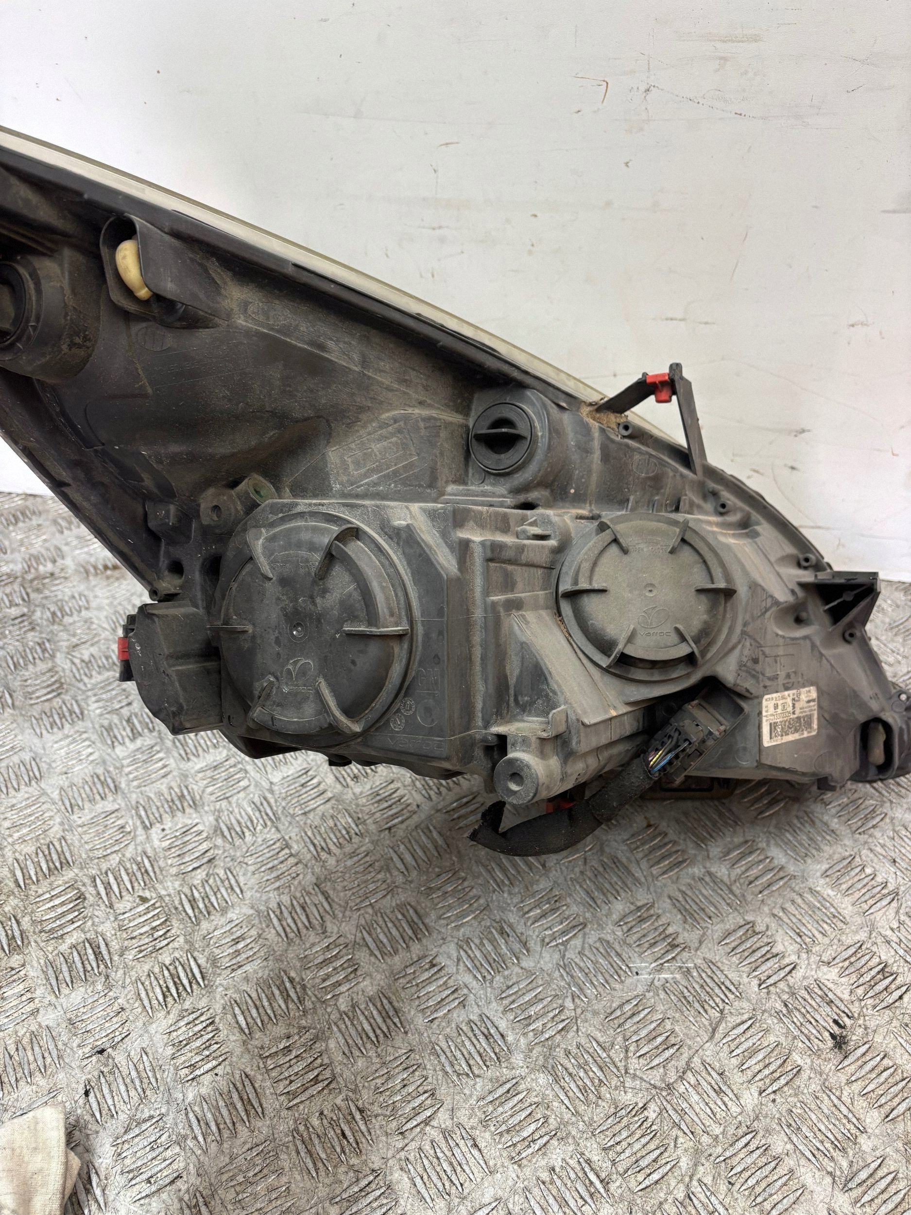 REFLEKTOR light left OPEL MERIVA B LIFT 13- 13372335