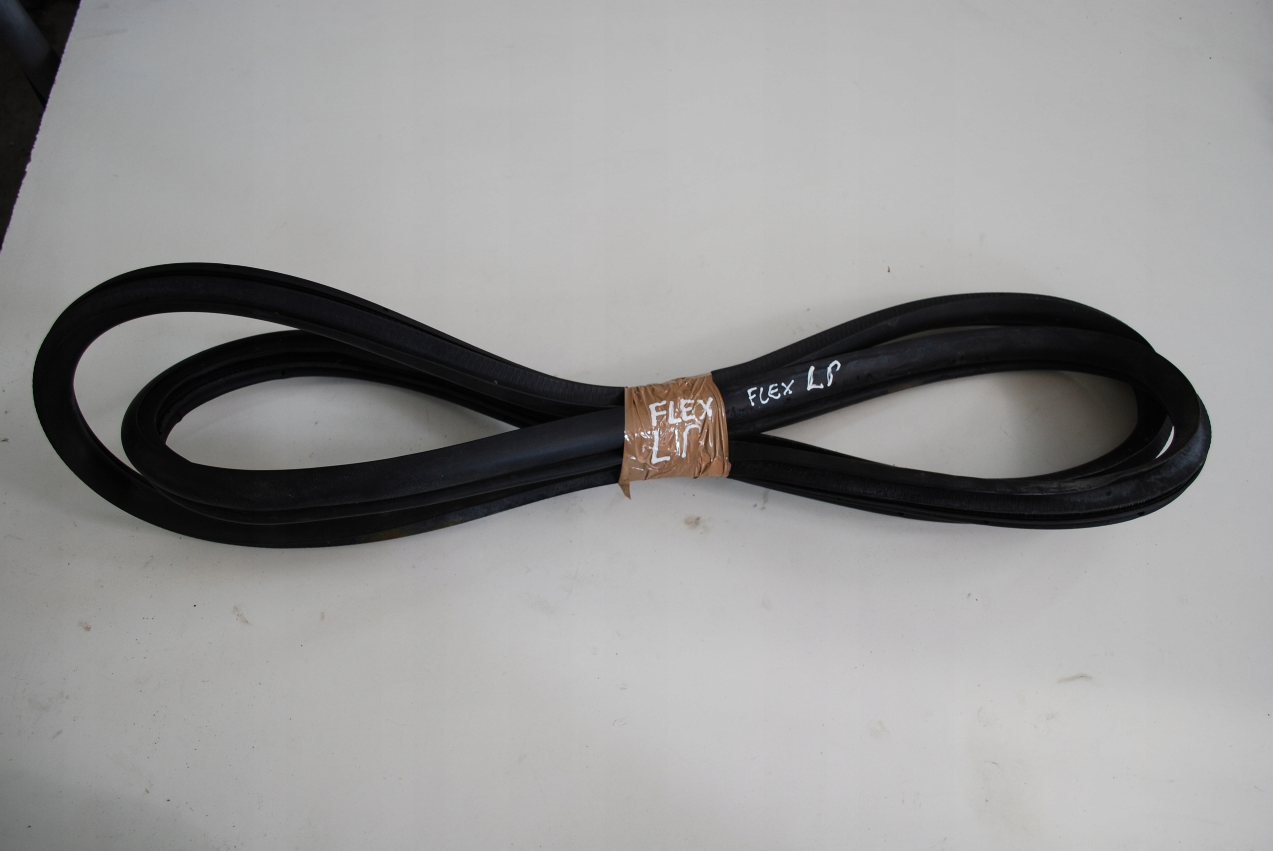 5446416 - Уплотнение передней левой двери FORD FLEX 3.5 V6 11R