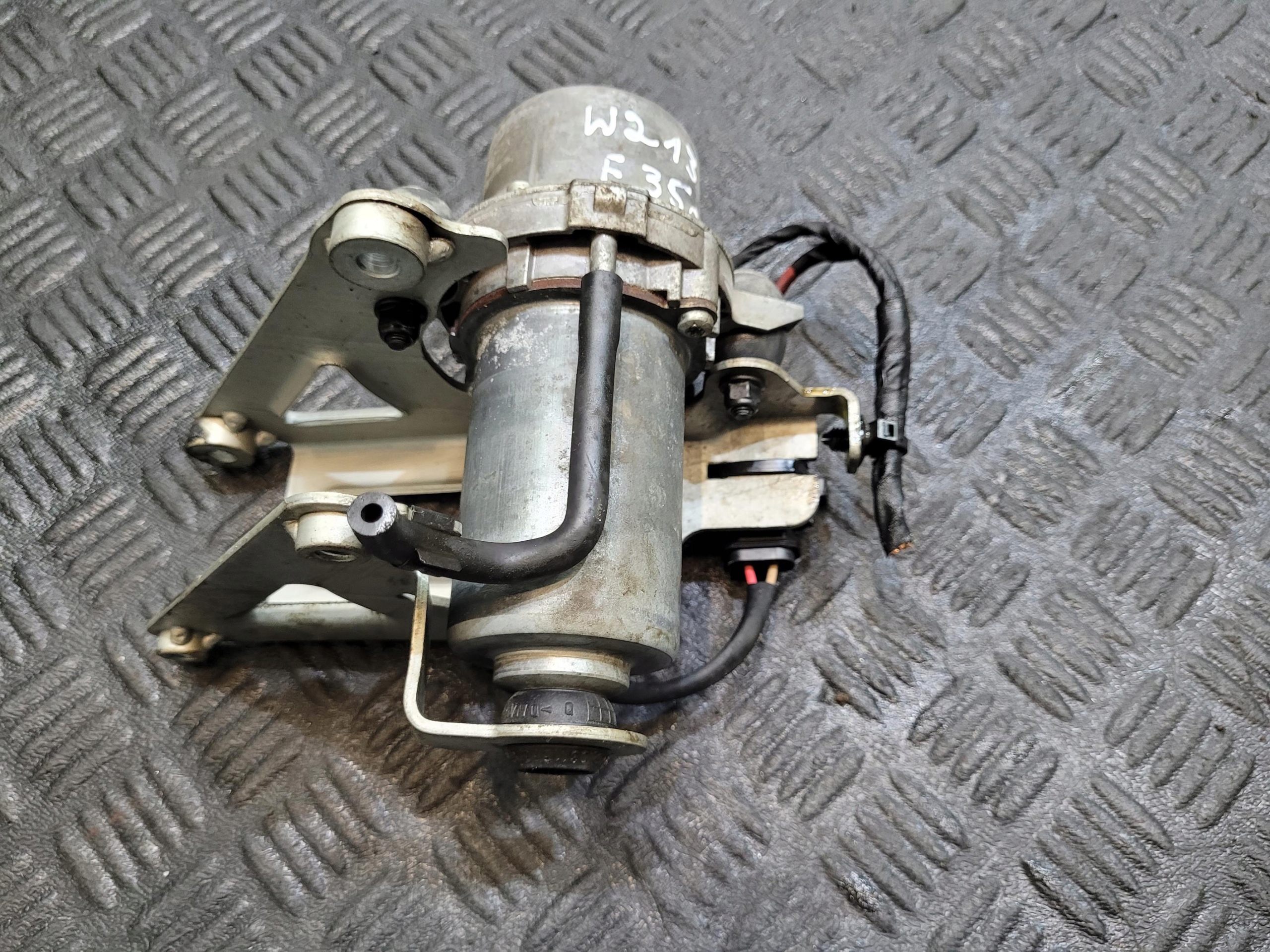 pump vacual A0004303832 MERCEDES E 350 W213 2.0 CGI HYBRID