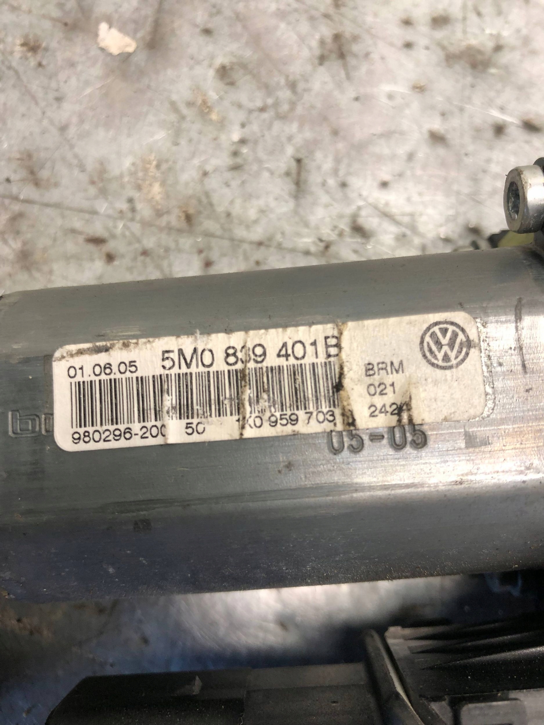 mini motor windows left rear part VW GOLF V plus 5M0839401B