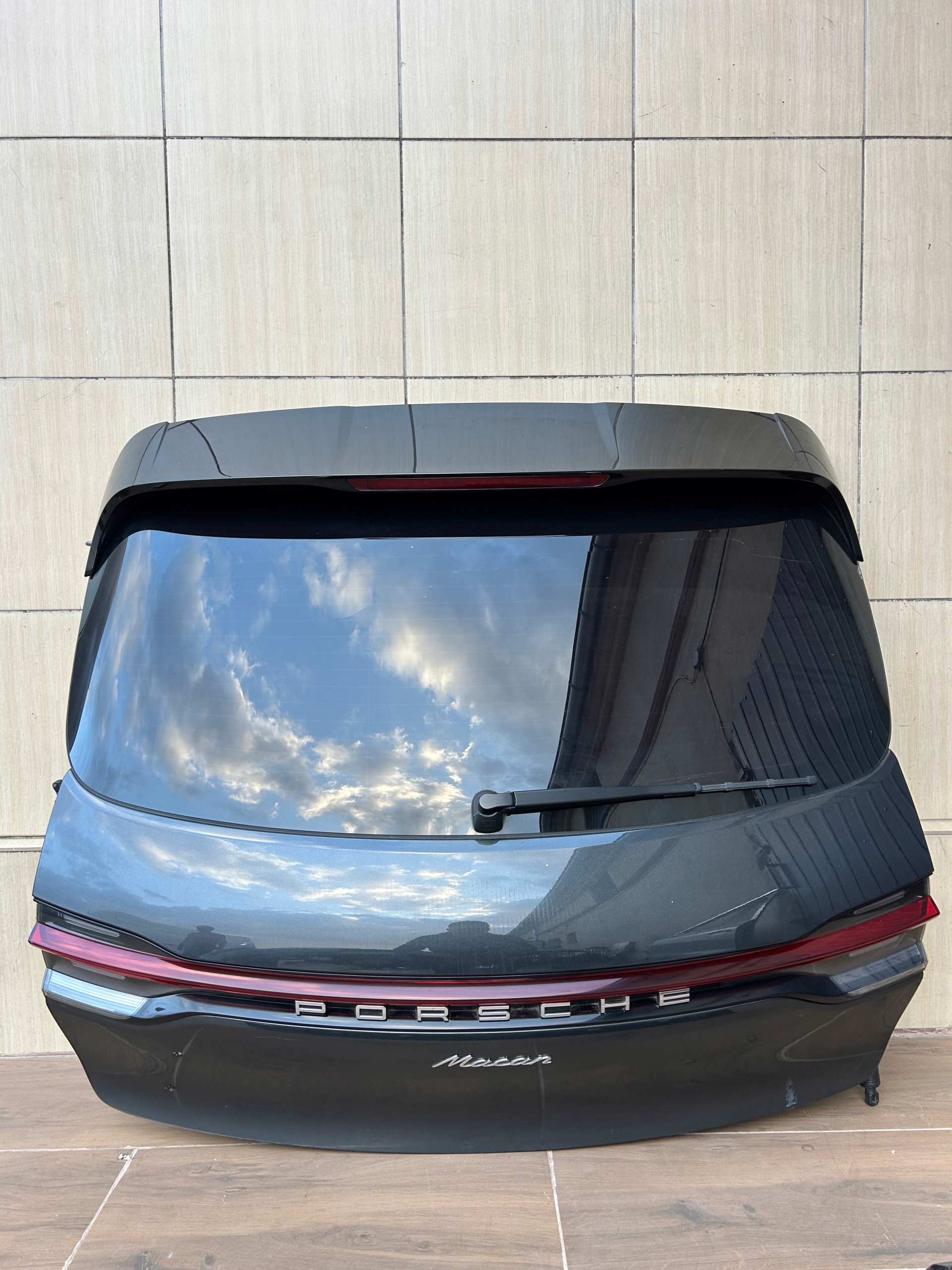 boot doors light cap bumper rear sider Porsche Macan 95B Lift 19-22