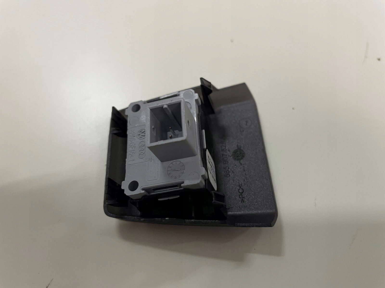 VW PASSAT USA CZUJNIK NASŁONECZNIENIA 565907451E Producent części Volkswagen OE