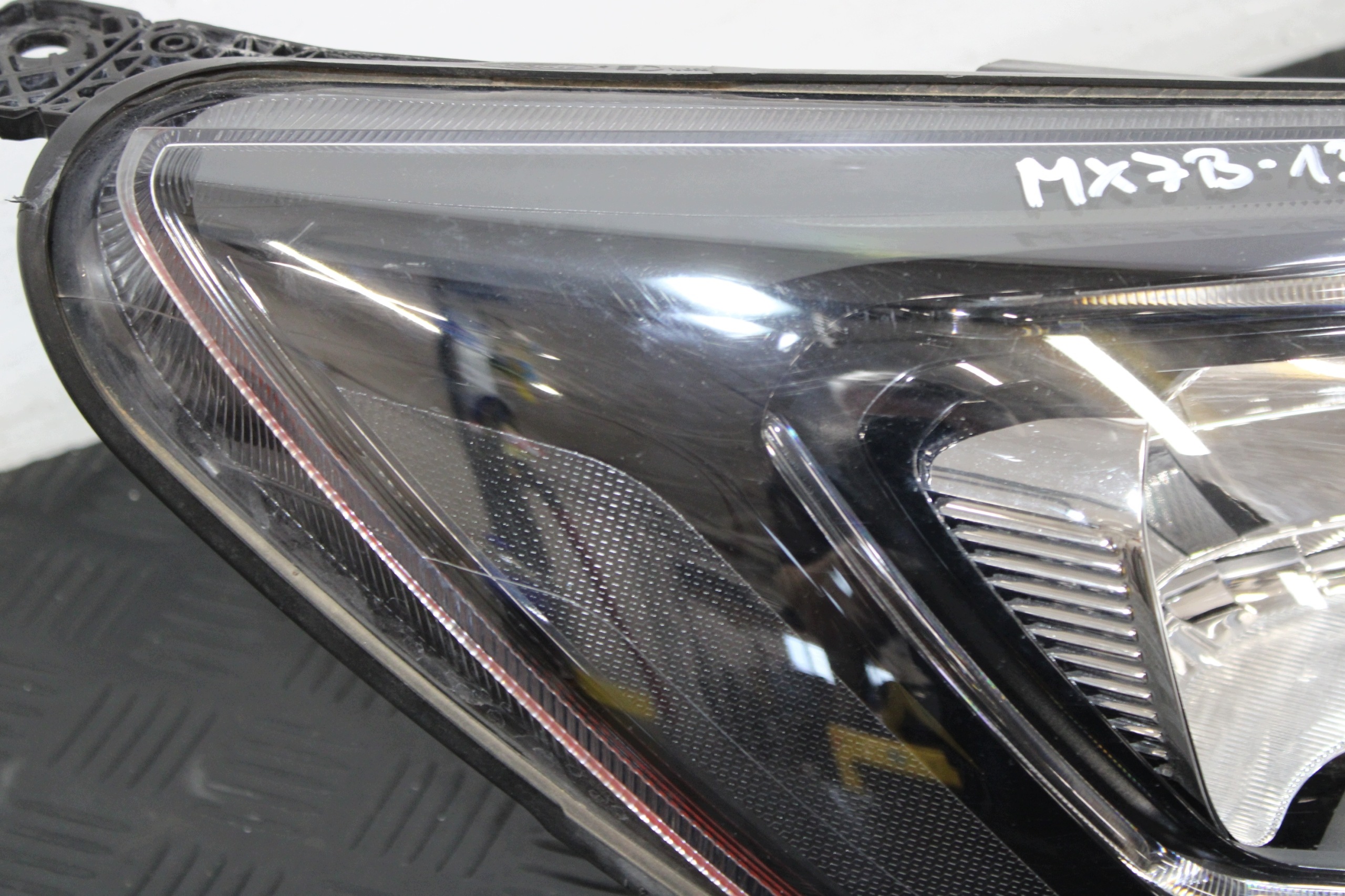 light right front MX7B-12E014-CC FORD FOCUS MK4 KOMBI ST-LINE