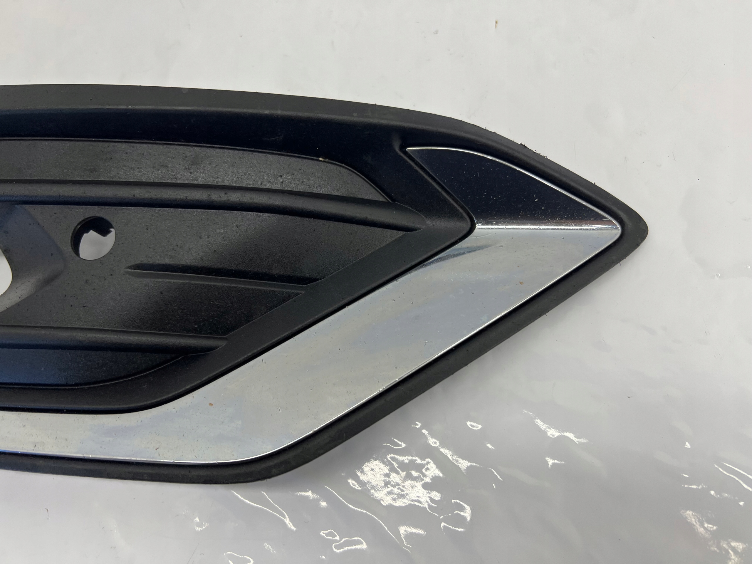 VOLVO V60 II S60 III 2017-- grid right below PDC W front bumper 31455641