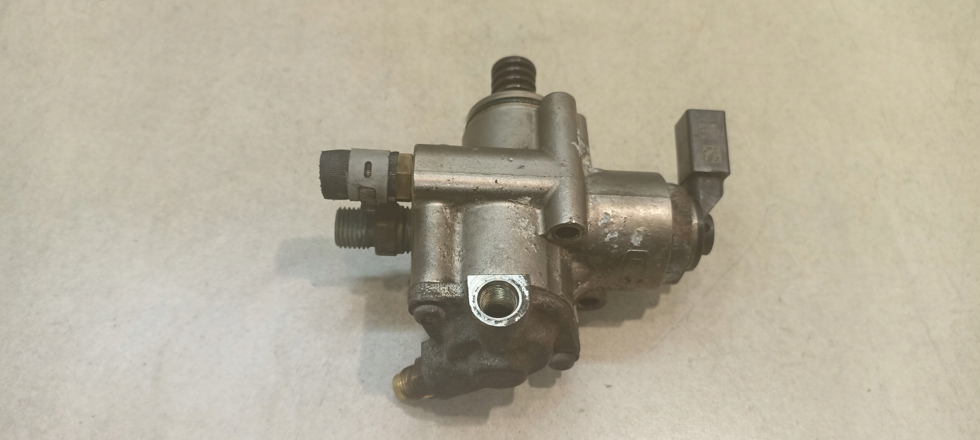 топливный насос Audi A6 C6 2.0 06F025H