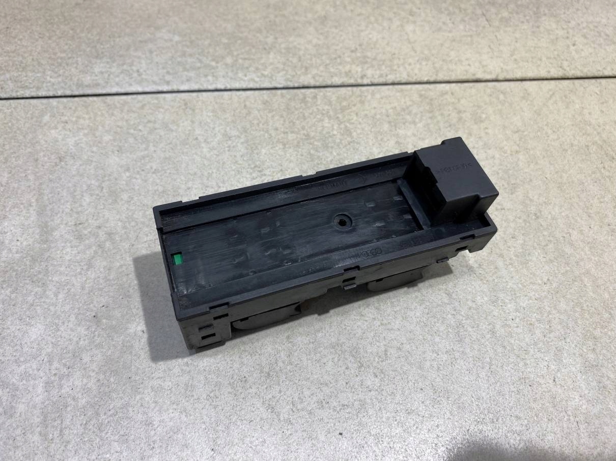 PANEL of the window left front AUDI A3 8L 4B0959851