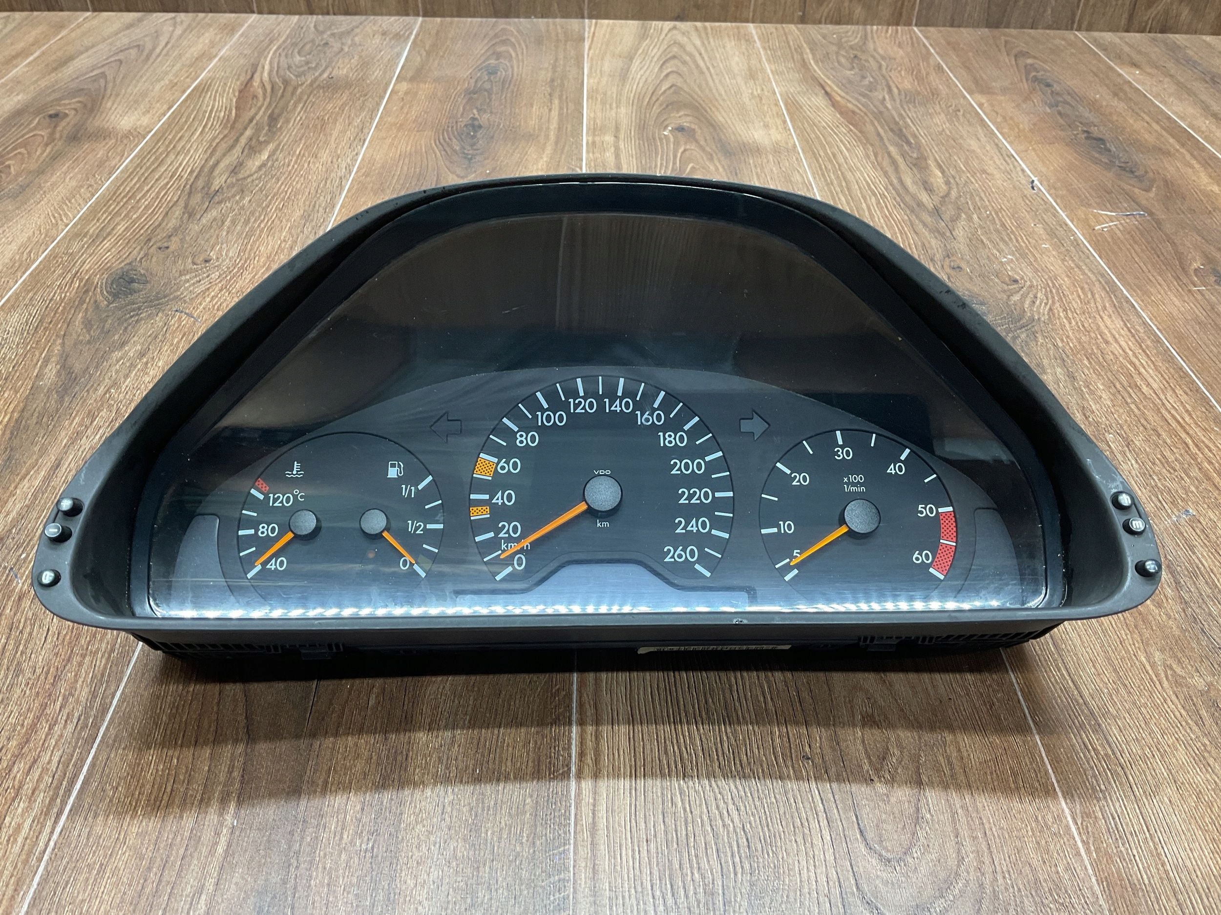 MERCEDES W210 95- спидометр часы 2105403348