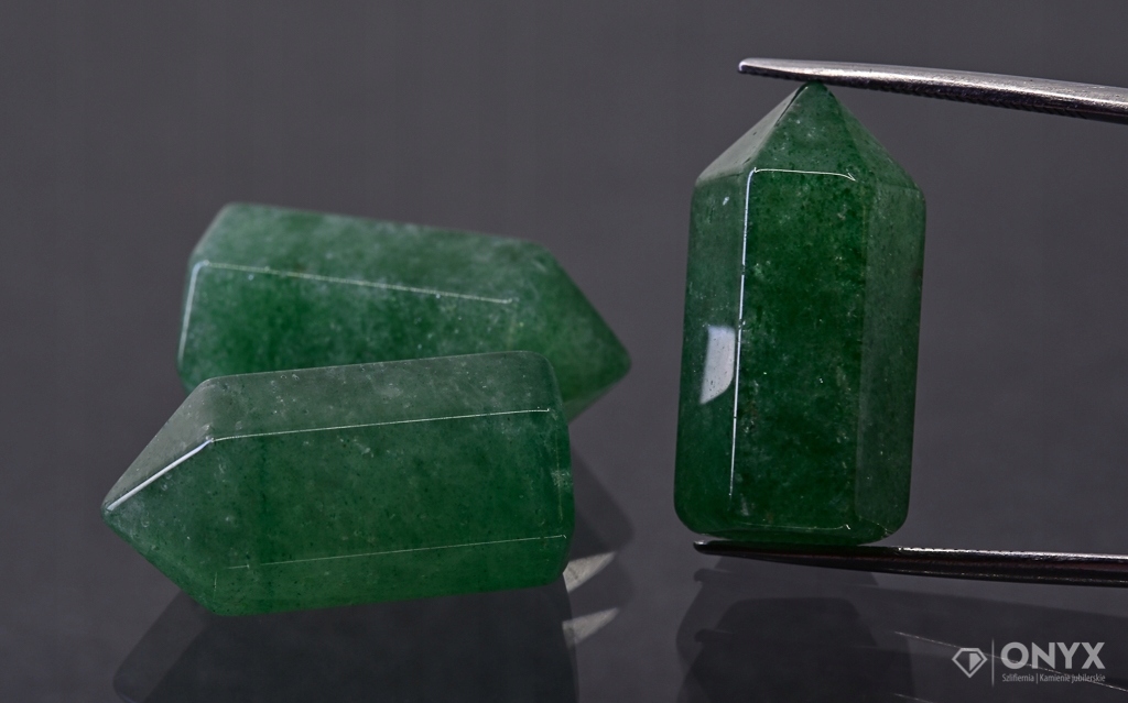 Křemen zelený fazetovaný obelisk 21x9,5 mm