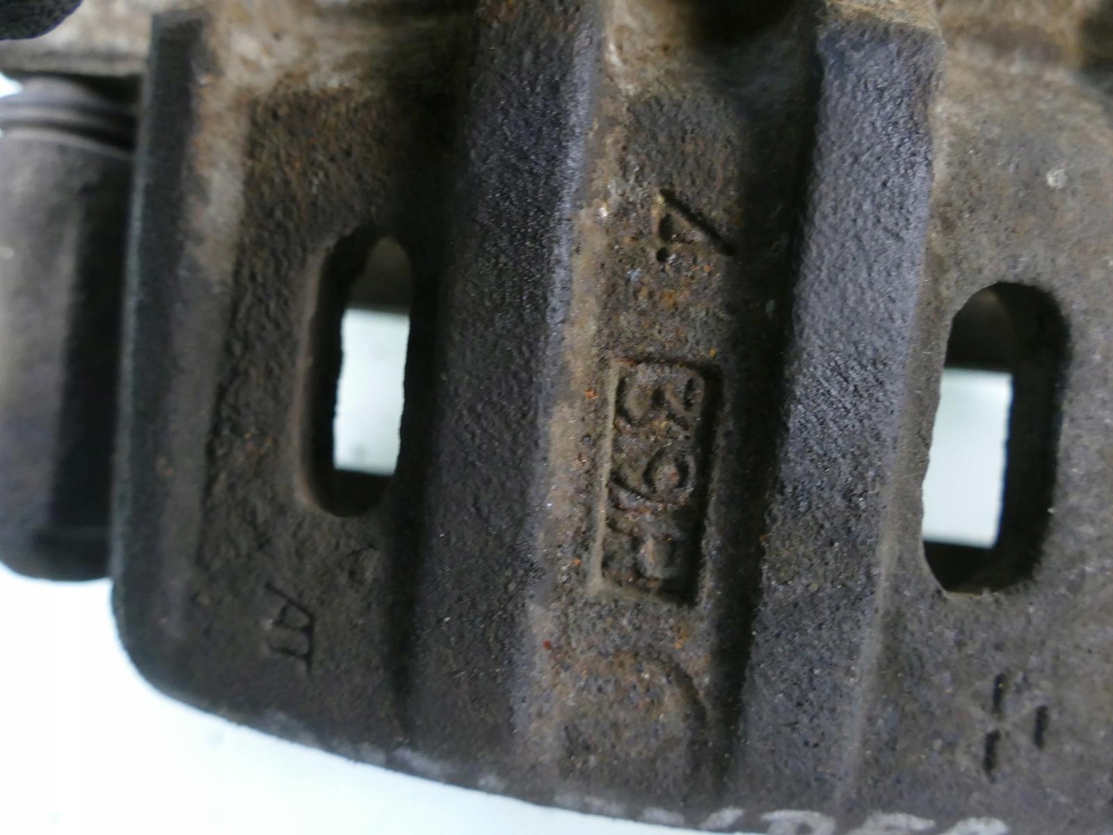 MITSUBISHI OUTLANDER III 2.2 DI-D caliper brake left front