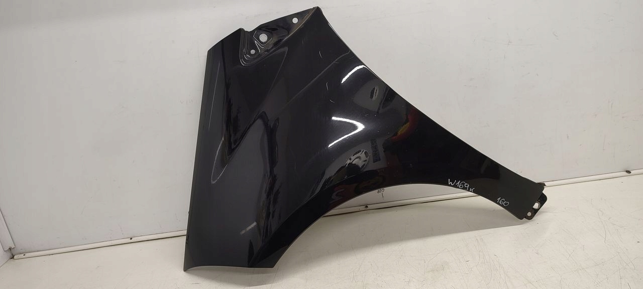blatník levý předek přední Mercedes W169 160