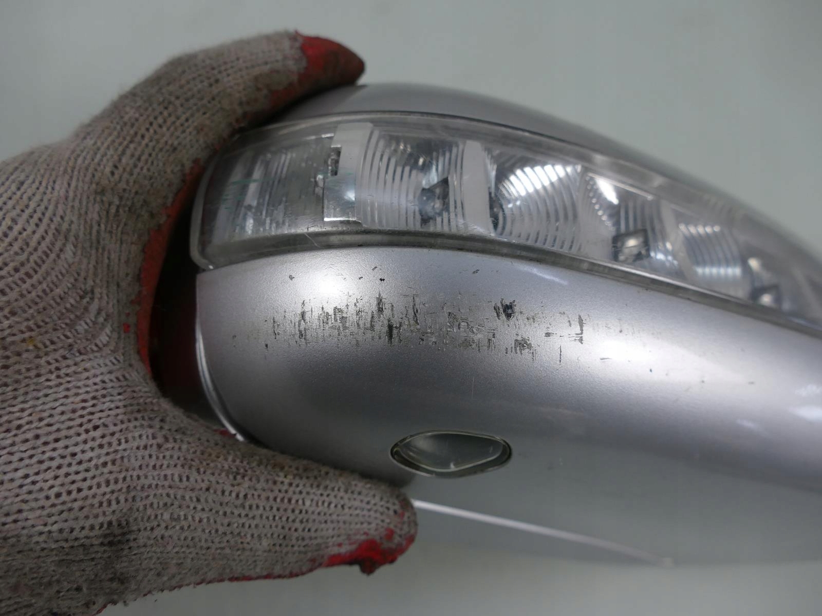 MERCEDES S W220 LIFT OBUDOWA LUSTERKA PRAWEGO KIERUNKOWSKAZ PRAWY 744 Numer katalogowy części 2208101064