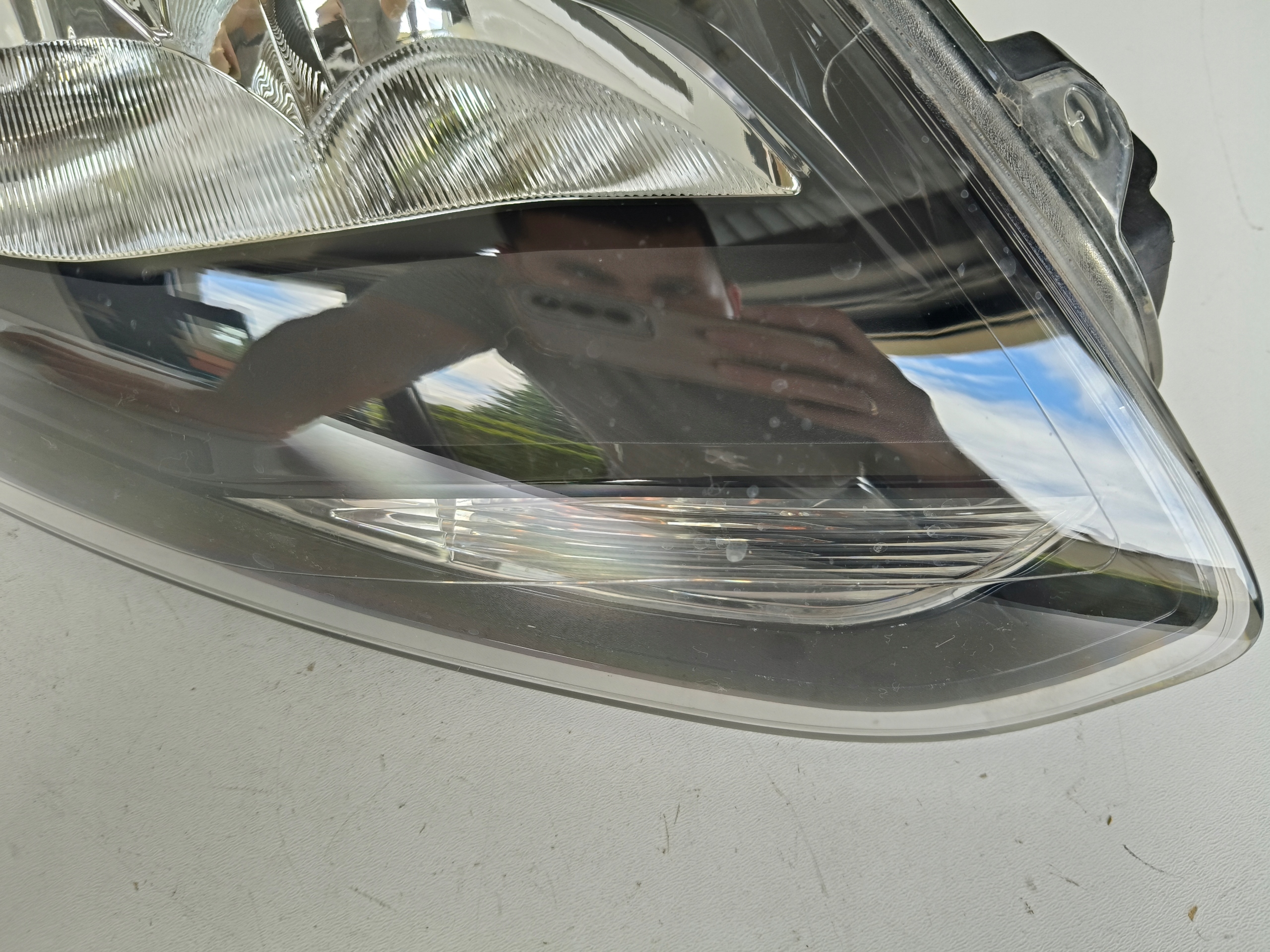 light right REFLEKTOR FORD FOCUS MK3 11-14 CIEMNA