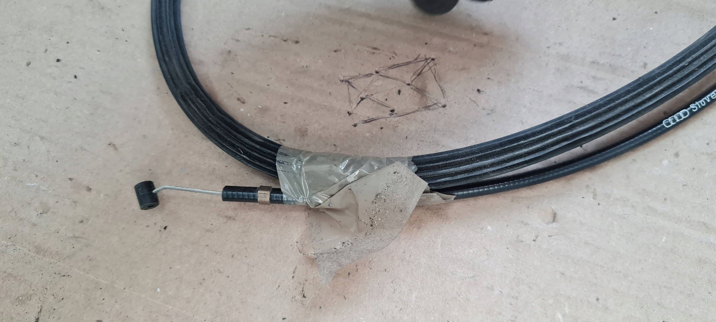 S4 B8 LIFT A4 Câble pour l’ouverture du capot Avant 8K1823535