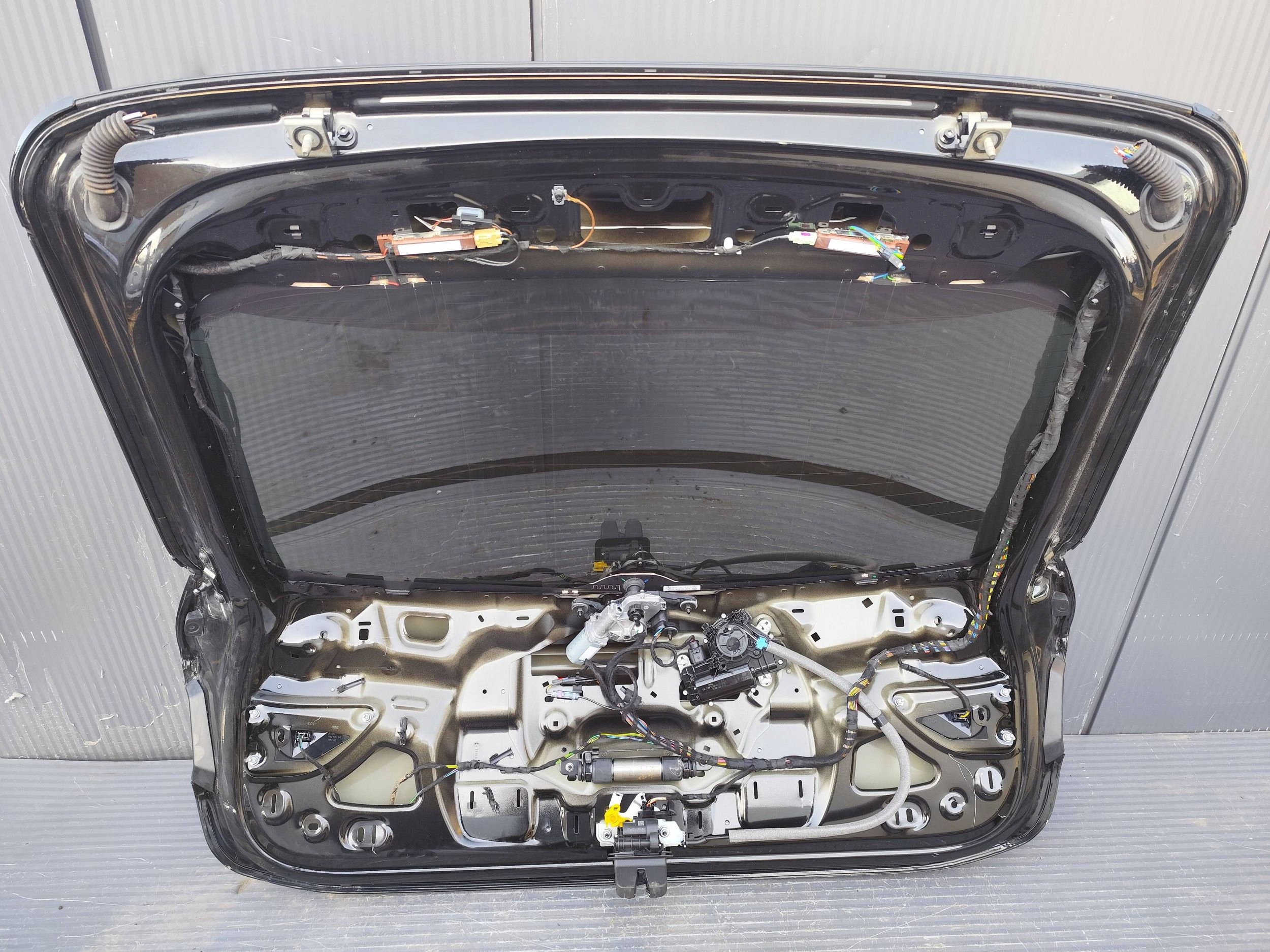 AUDI Q3 II 83A trunk door complete DEMONTAZ KAMERA