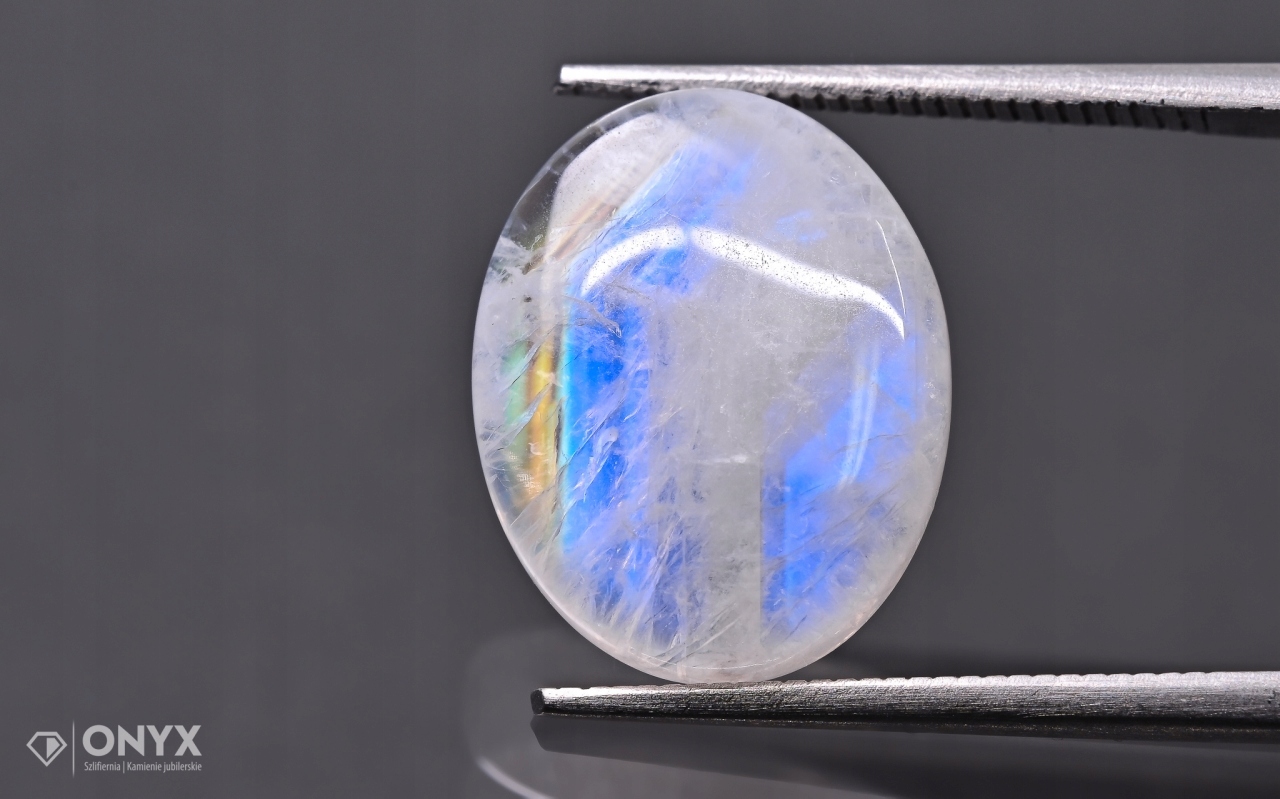 Měsíční kámen konvexní mělký ovál 15x11,5 mm