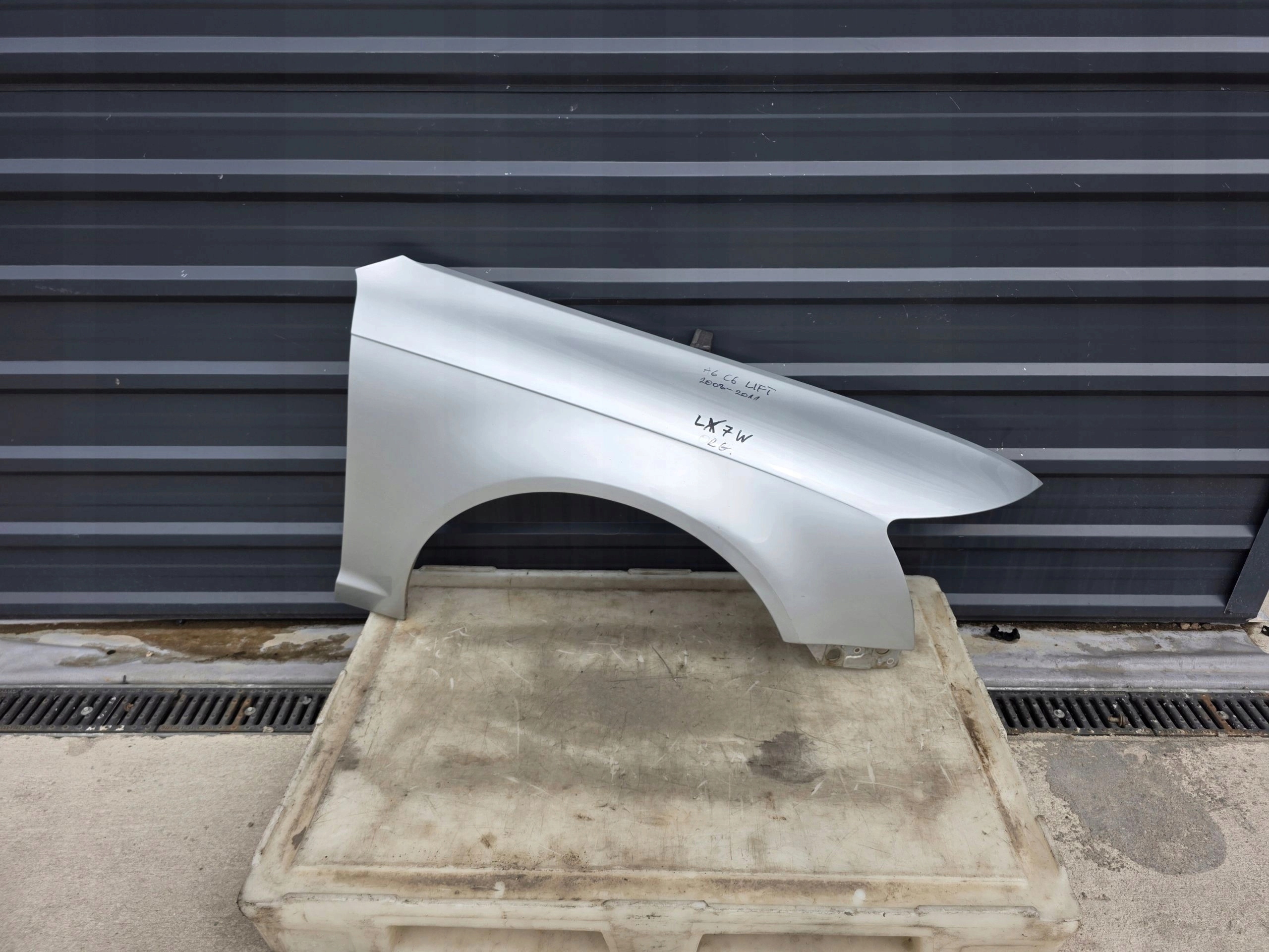 fender right front AUDI A6 C6 LIFT LX7W 2008-2011 original !!!