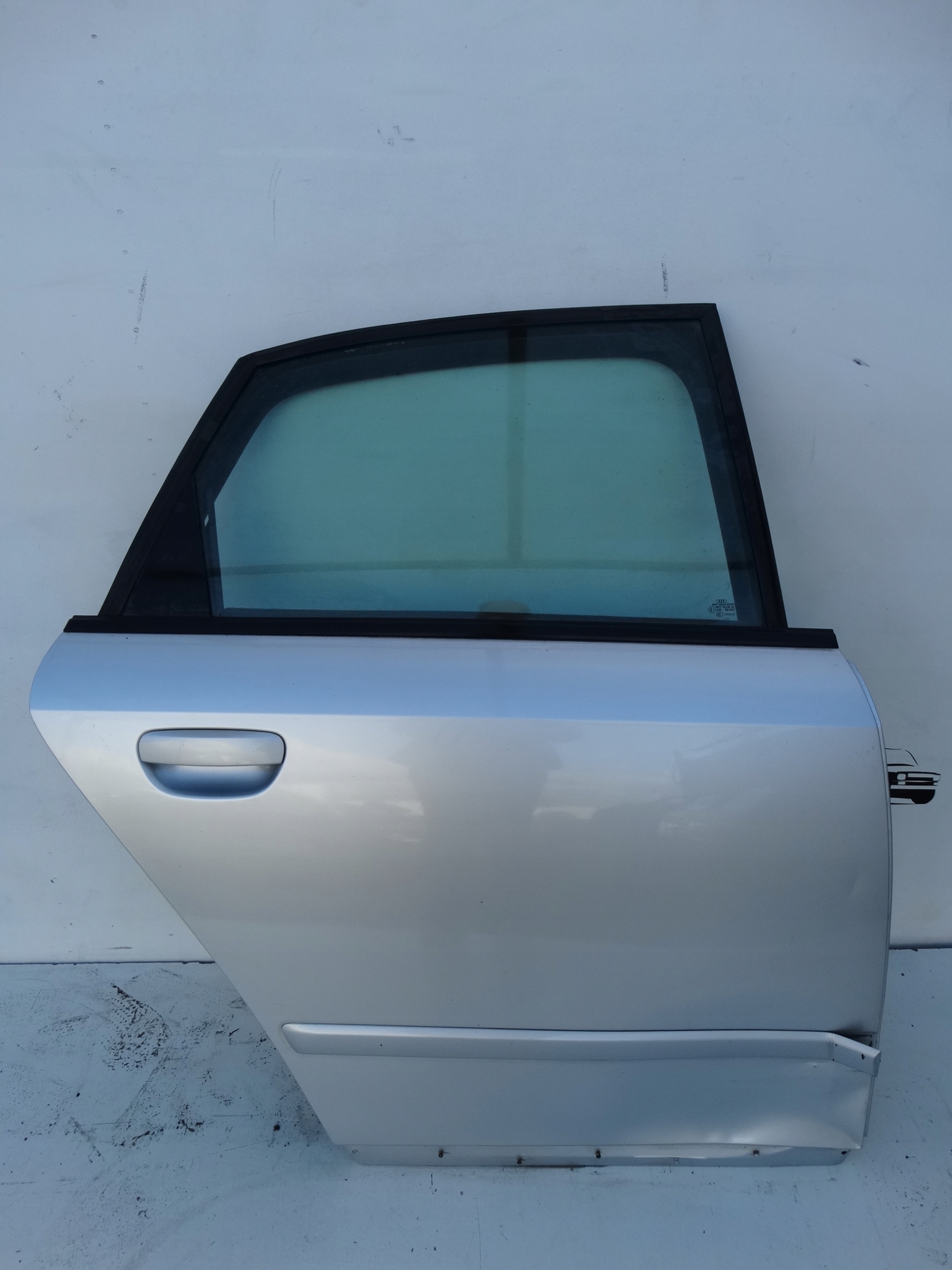 DRZWI PRAWY TYŁ AUDI A4 B6 SEDAN