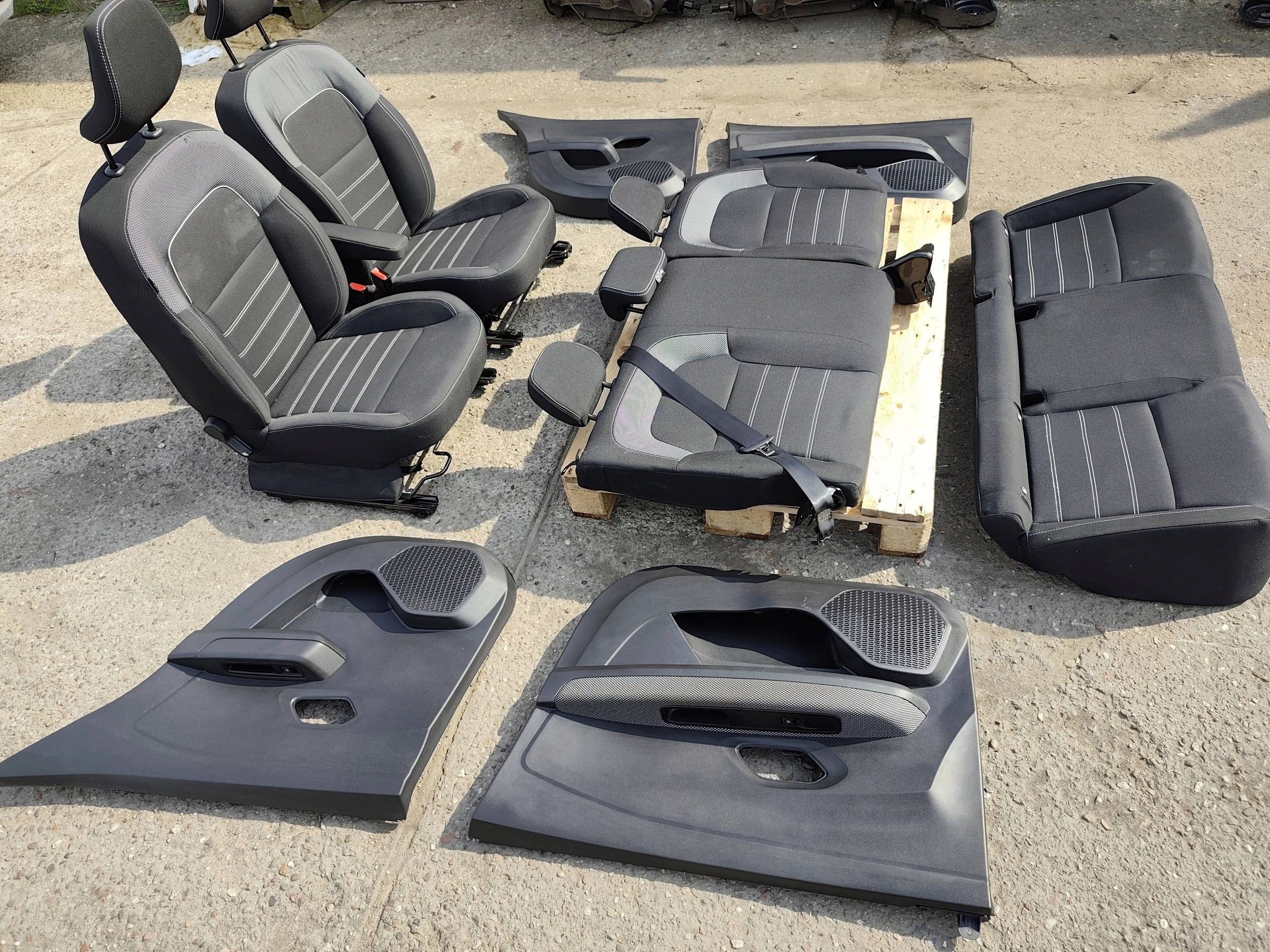 Dacia LOGAN III кресла диван бочки европа комплект