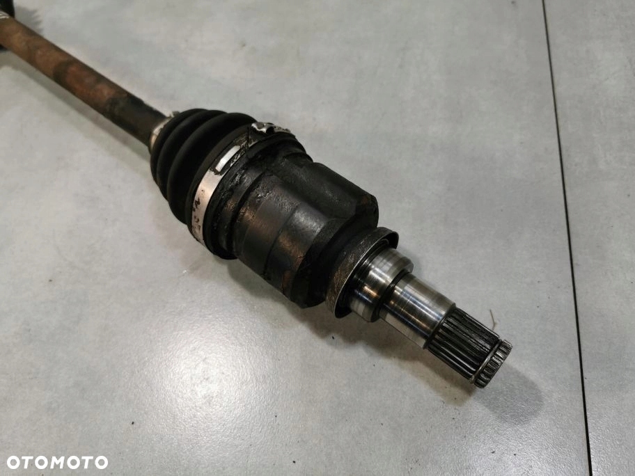 semi-axis left short. TOYOTA YARIS and 1.0 16V 68KM