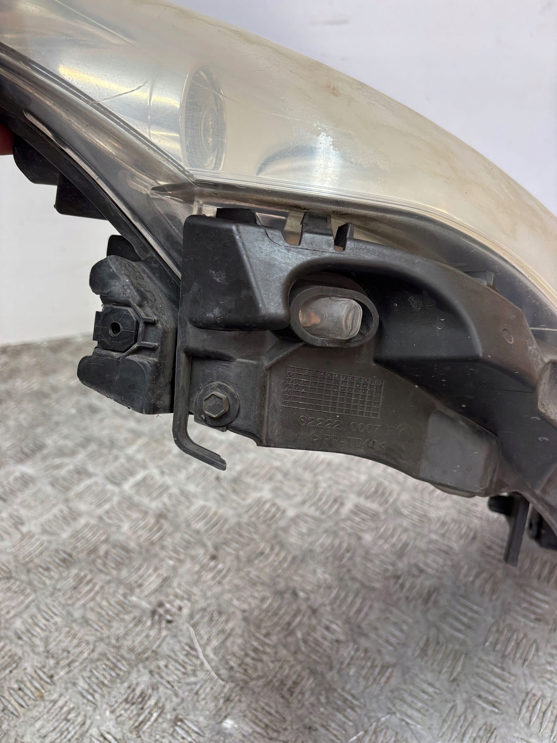 REFLEKTOR light right RENAULT LAGUNA III 260100033R