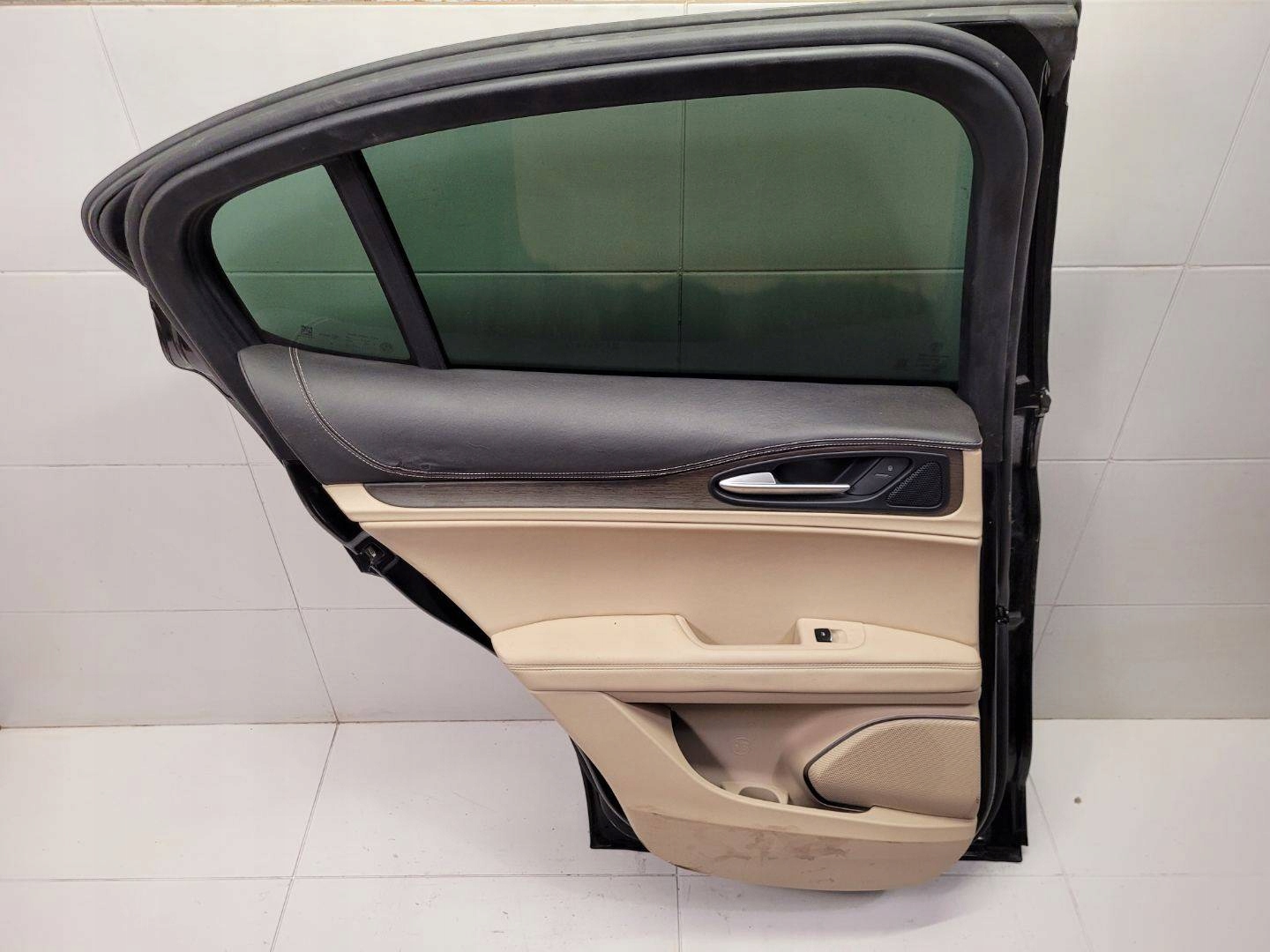 door rear part left side Alfa Romeo Stelvio 2017